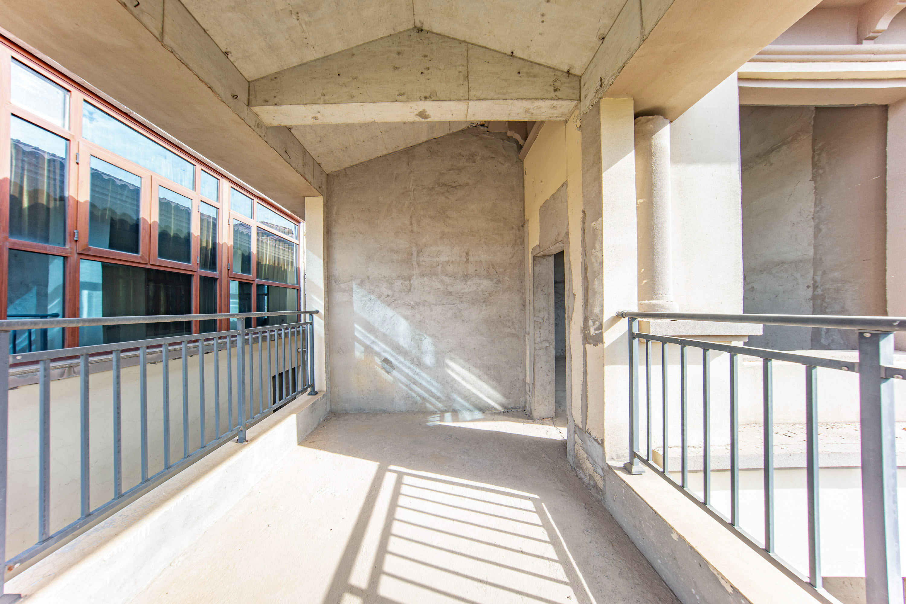 卓越麓山别墅(麓山峰境产权麓山花苑) 6室3厅3卫 468.0万 卓越麓山别墅(麓山峰境产权麓山花苑) 6室3厅3卫 468.0万卧室