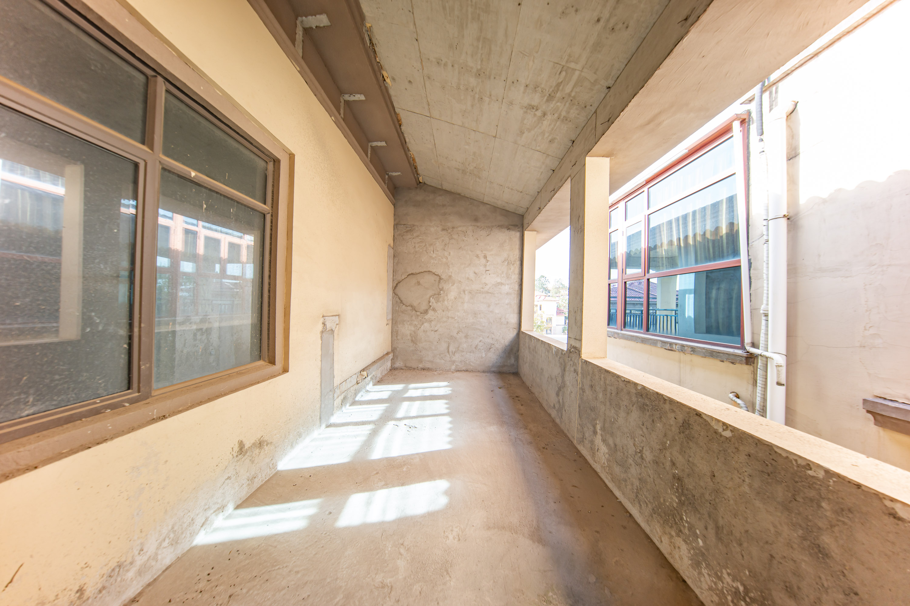 卓越麓山别墅(麓山峰境产权麓山花苑) 6室3厅3卫 468.0万 卓越麓山别墅(麓山峰境产权麓山花苑) 6室3厅3卫 468.0万卧室