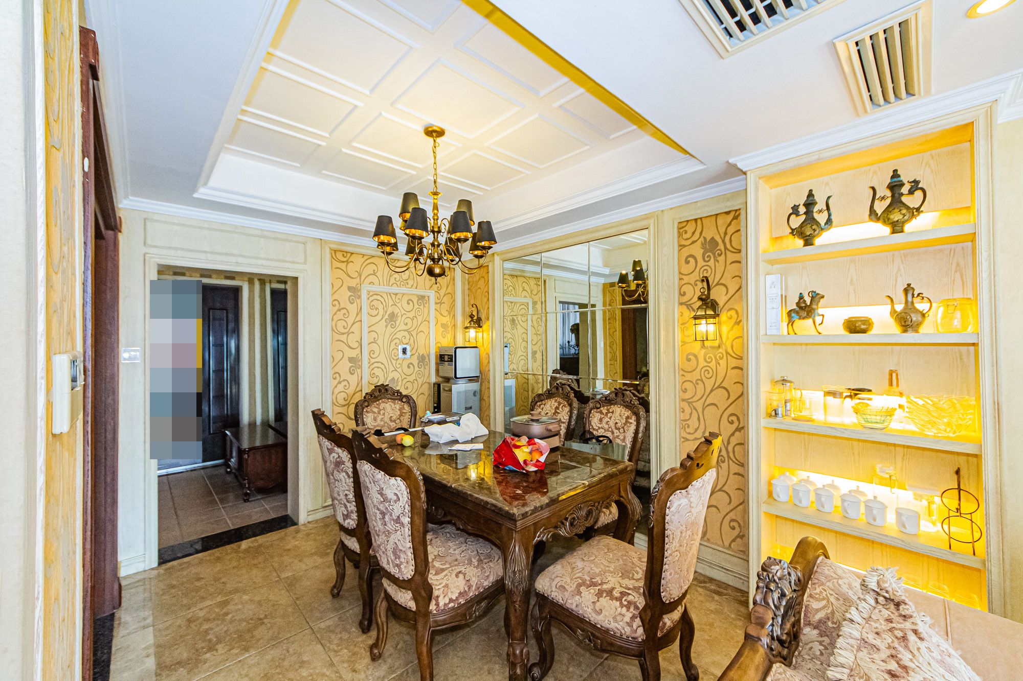 滨江君悦香邸  3室2厅2卫    178.0万客厅