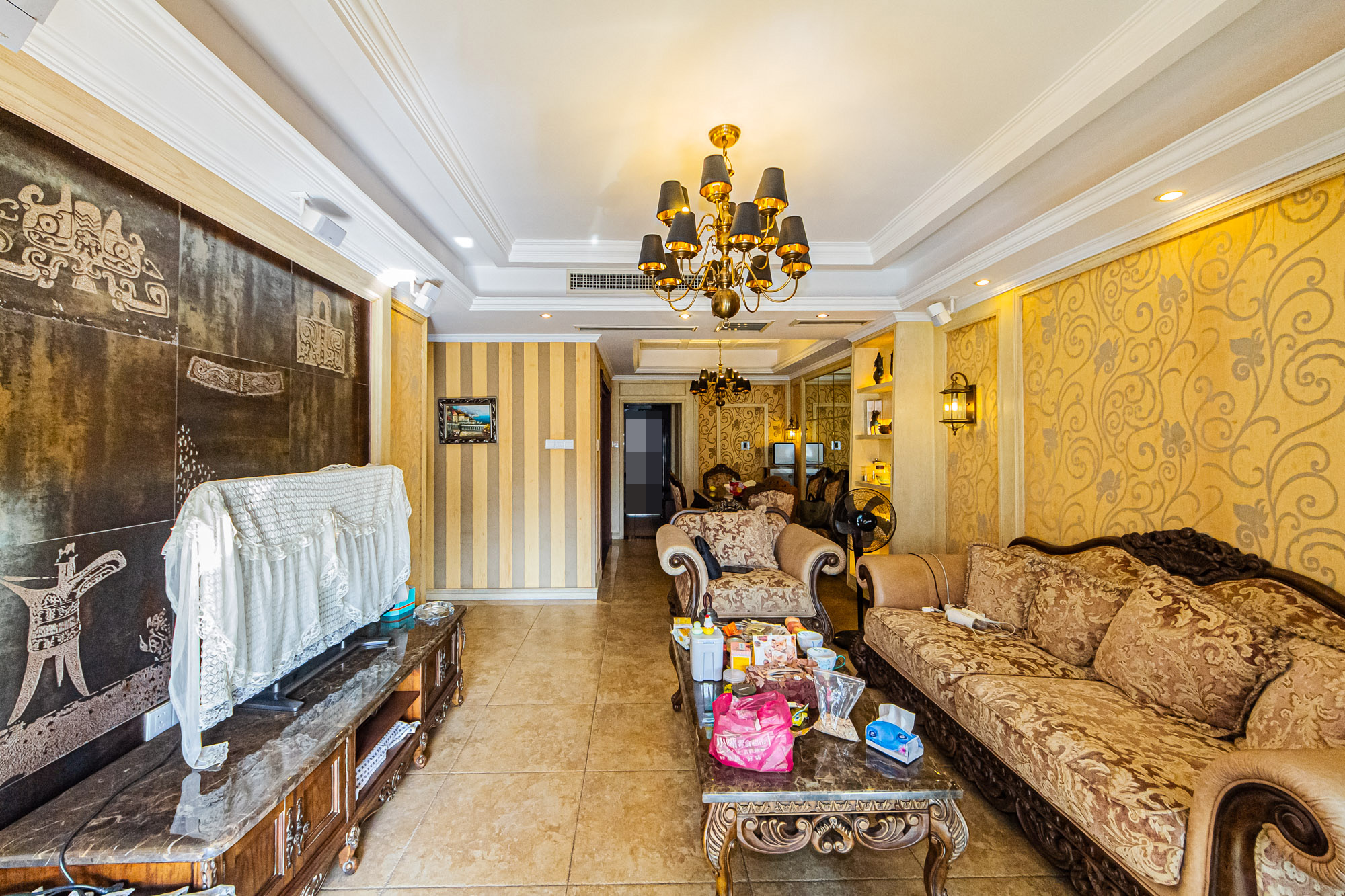 滨江君悦香邸  3室2厅2卫    178.0万客厅