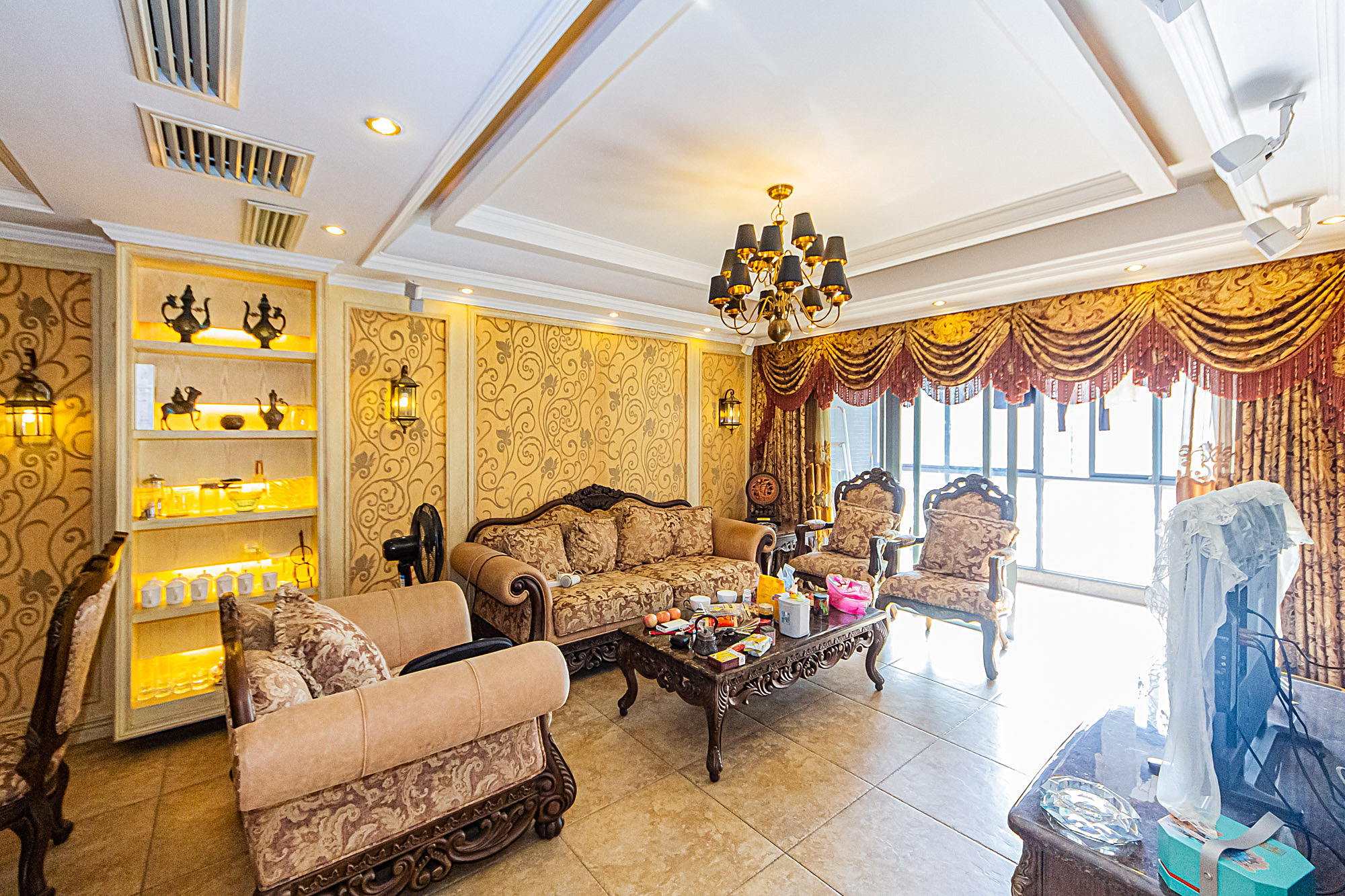 滨江君悦香邸  3室2厅2卫    178.0万客厅