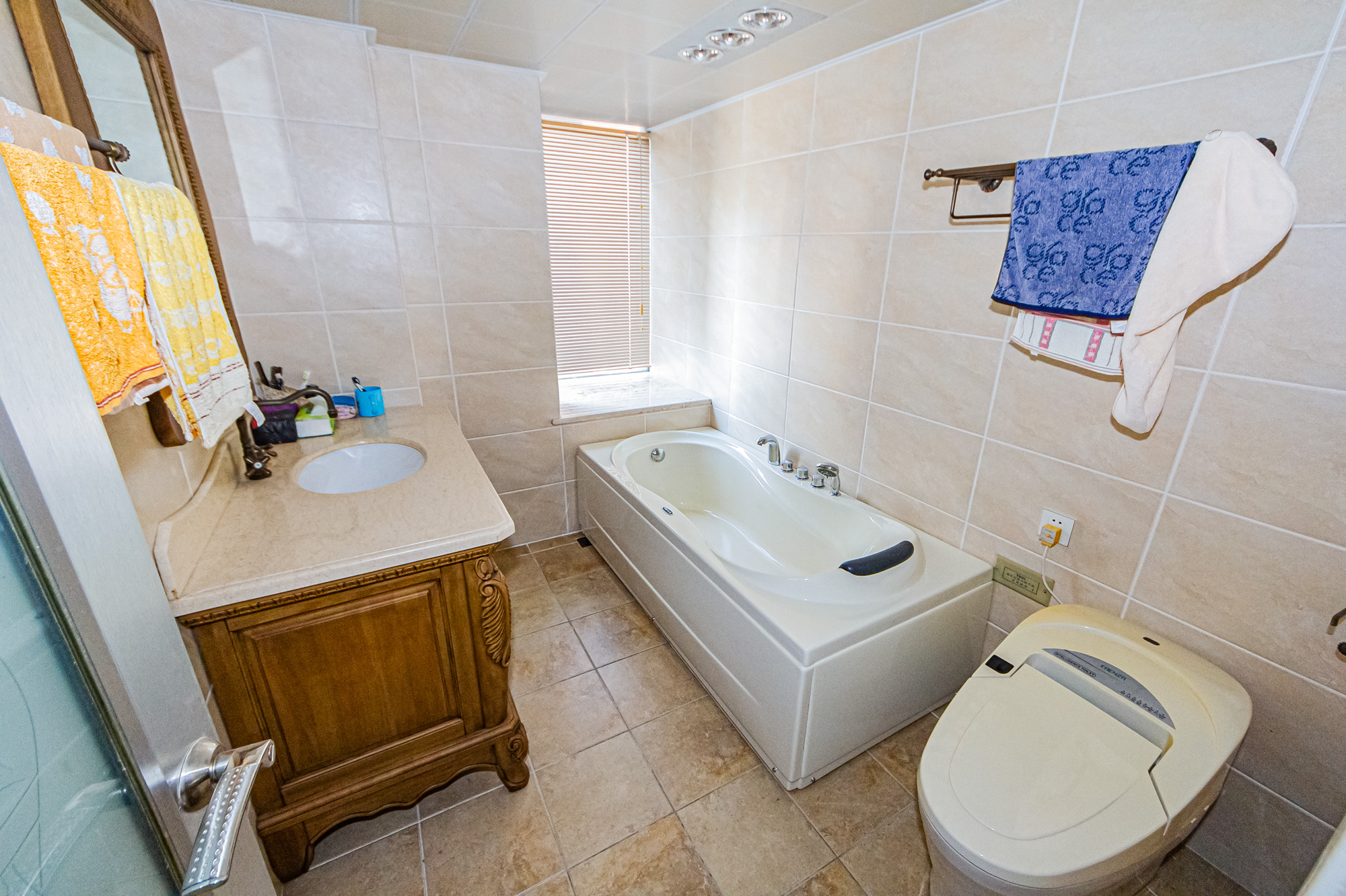 滨江君悦香邸  3室2厅2卫    178.0万 滨江君悦香邸  3室2厅2卫    178.0万卫生间