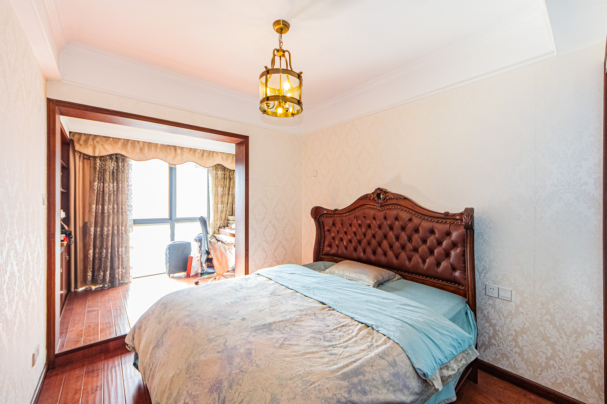 滨江君悦香邸  3室2厅2卫    178.0万卧室