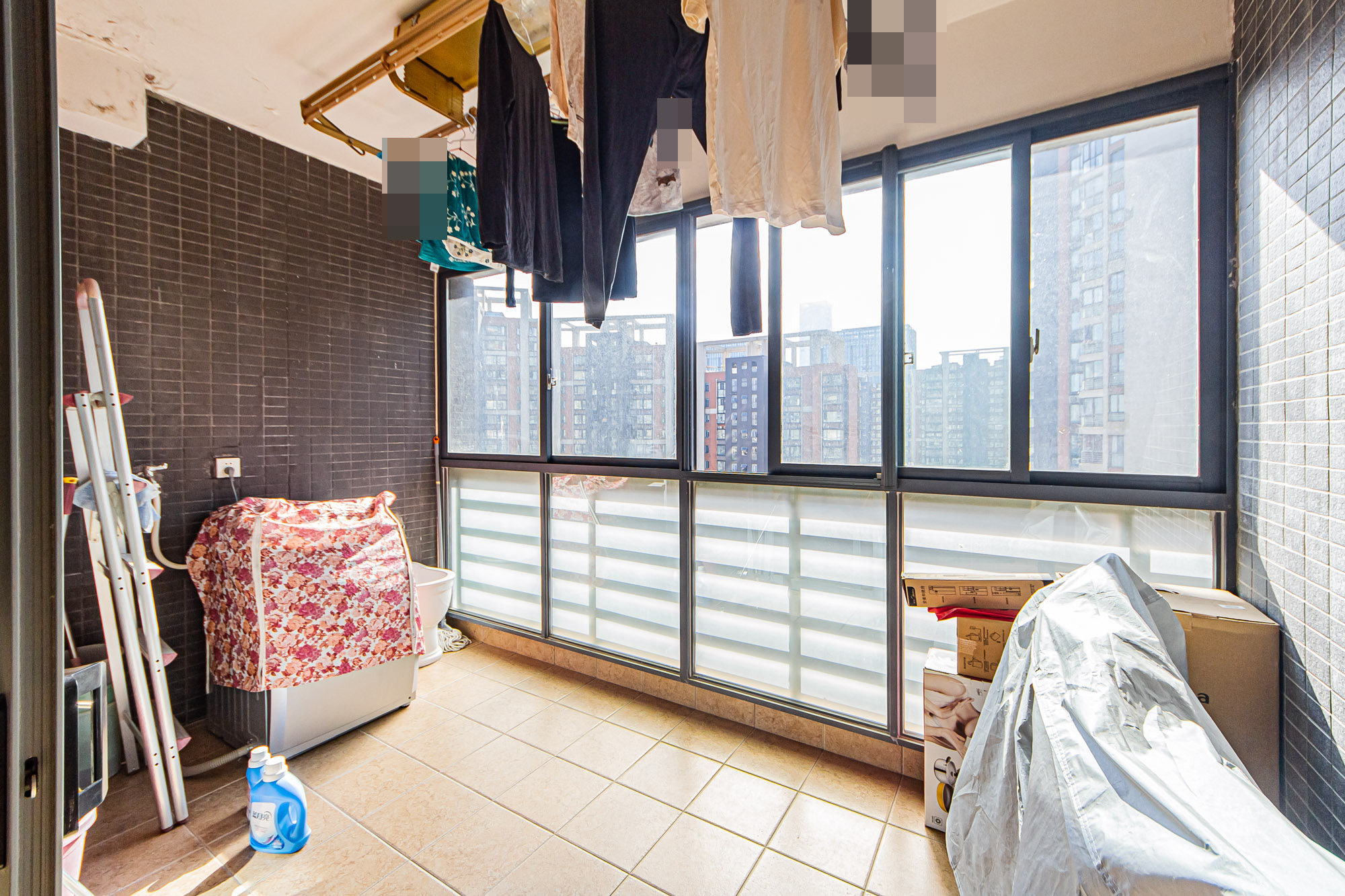 滨江君悦香邸  3室2厅2卫    178.0万阳台