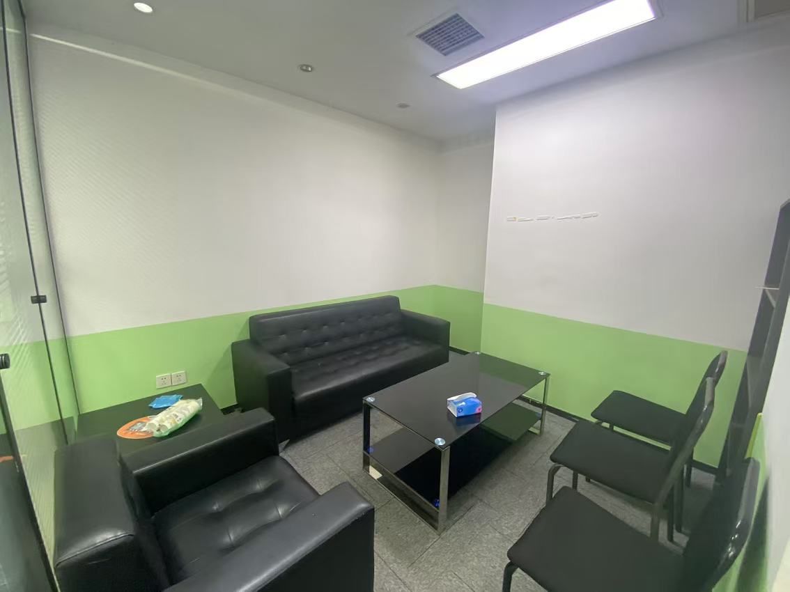 高信向日葵 4室2厅1卫 7000.0元/月 高信向日葵 4室2厅1卫 7000.0元/月室内图