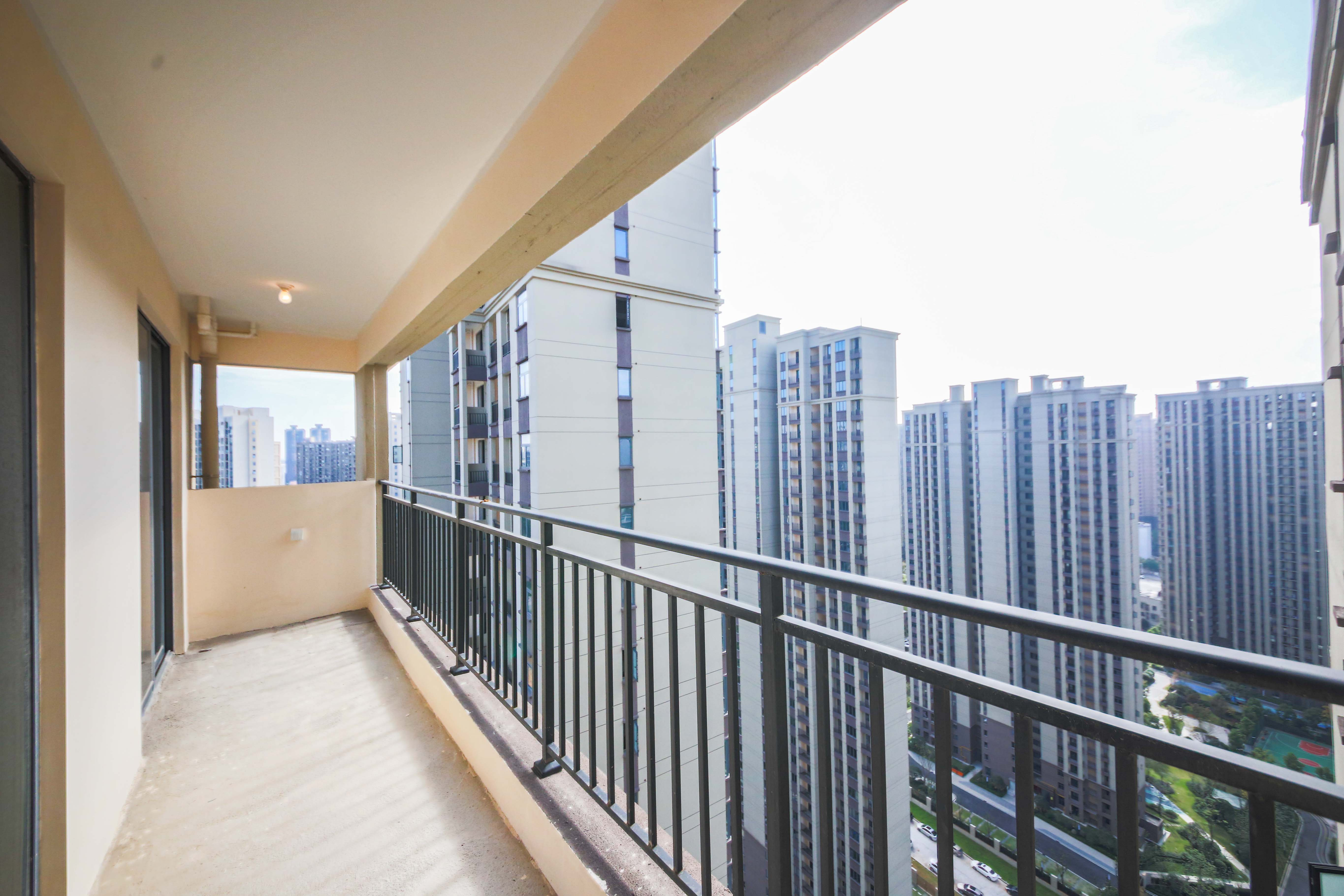 中建钰和城  3室2厅2卫   145.00万阳台