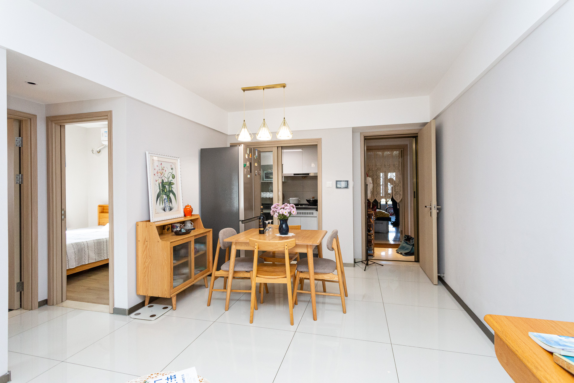 时代倾城五期  2室2厅1卫    88.0万 时代倾城五期  2室2厅1卫    88.0万客厅