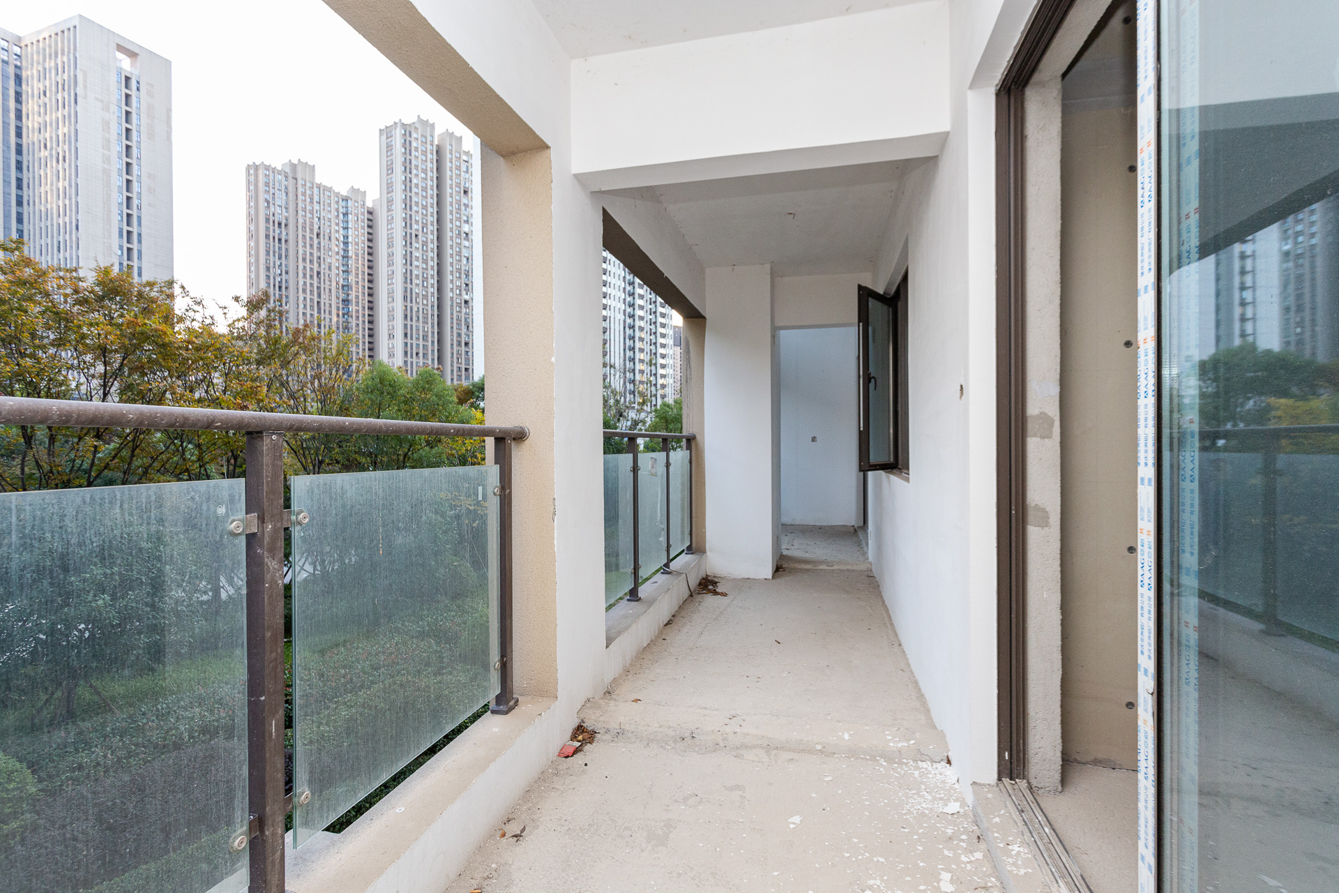 润和湘江天地C区  4室2厅2卫    188.0万阳台