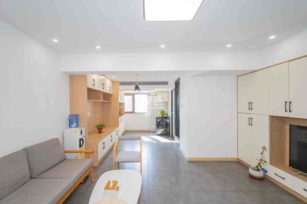 宏景名厦  2室2厅2卫    102.98万