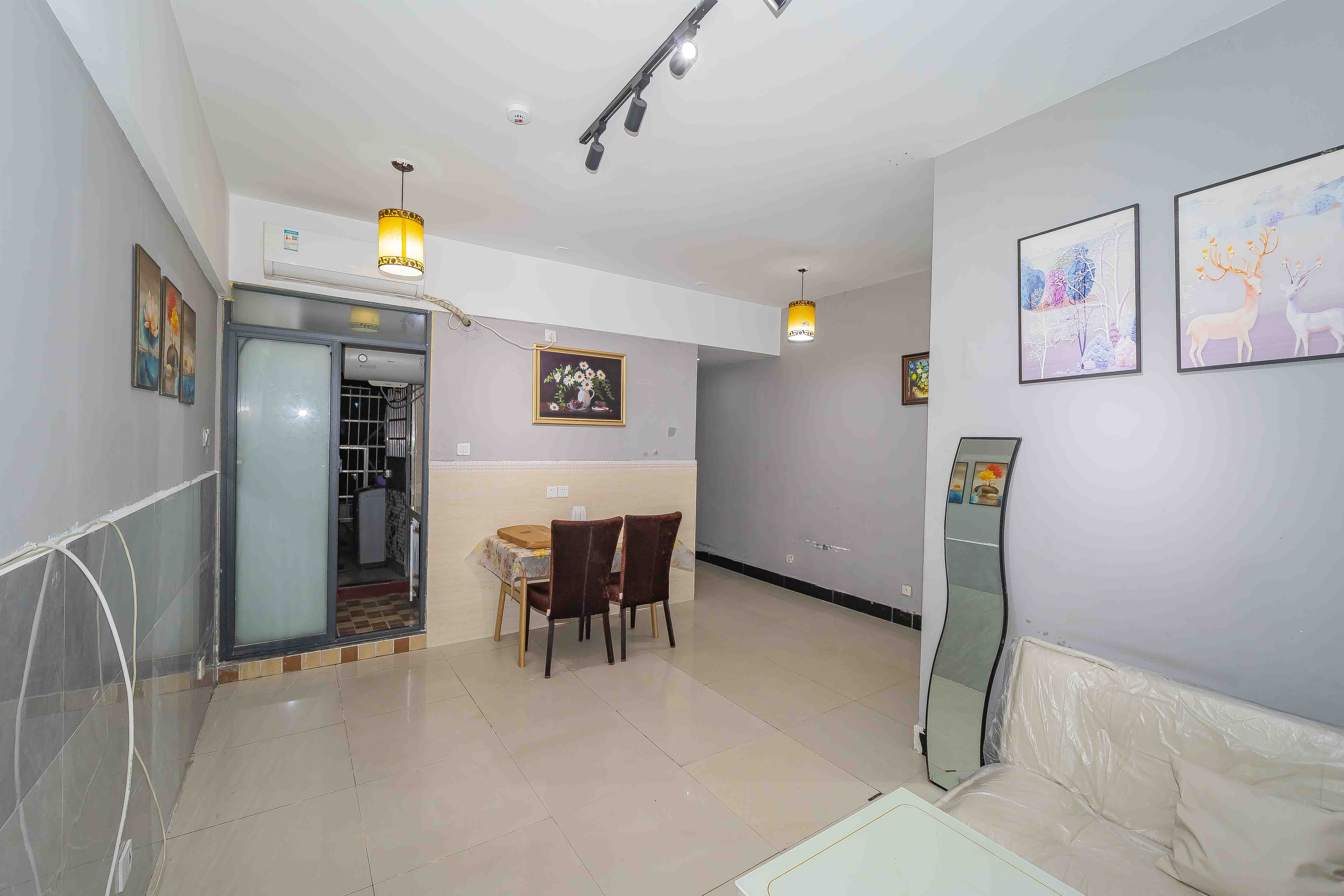 嘉顿新天地  1室1厅1卫    54.0万 嘉顿新天地  1室1厅1卫    54.0万客厅