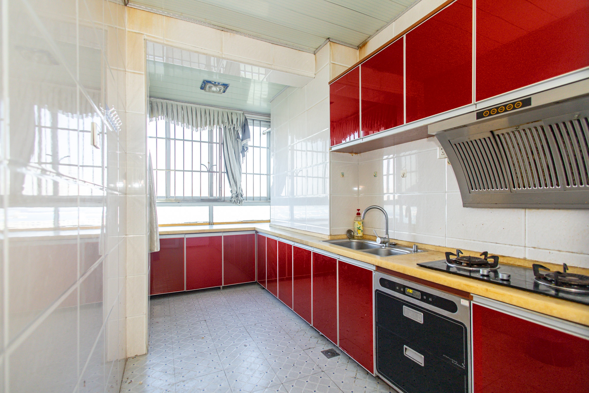 楚天馨苑  4室2厅2卫    72.8万 楚天馨苑  4室2厅2卫    72.8万厨房