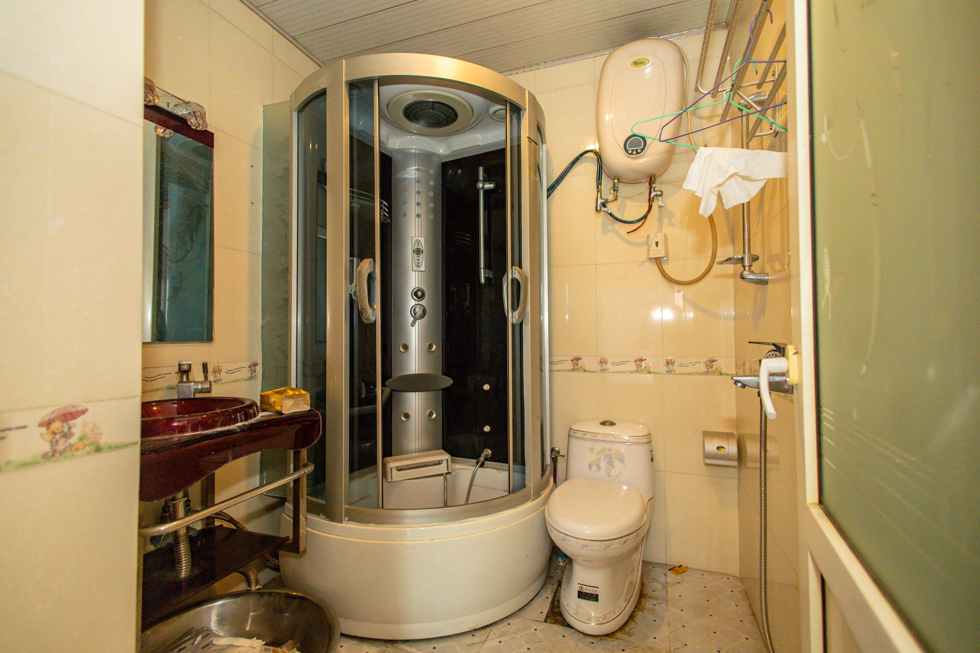 楚天馨苑  4室2厅2卫    72.8万 楚天馨苑  4室2厅2卫    72.8万卫生间