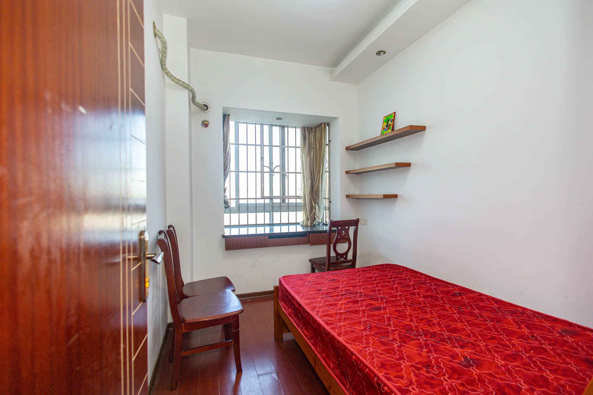 楚天馨苑  4室2厅2卫    72.8万 楚天馨苑  4室2厅2卫    72.8万卧室