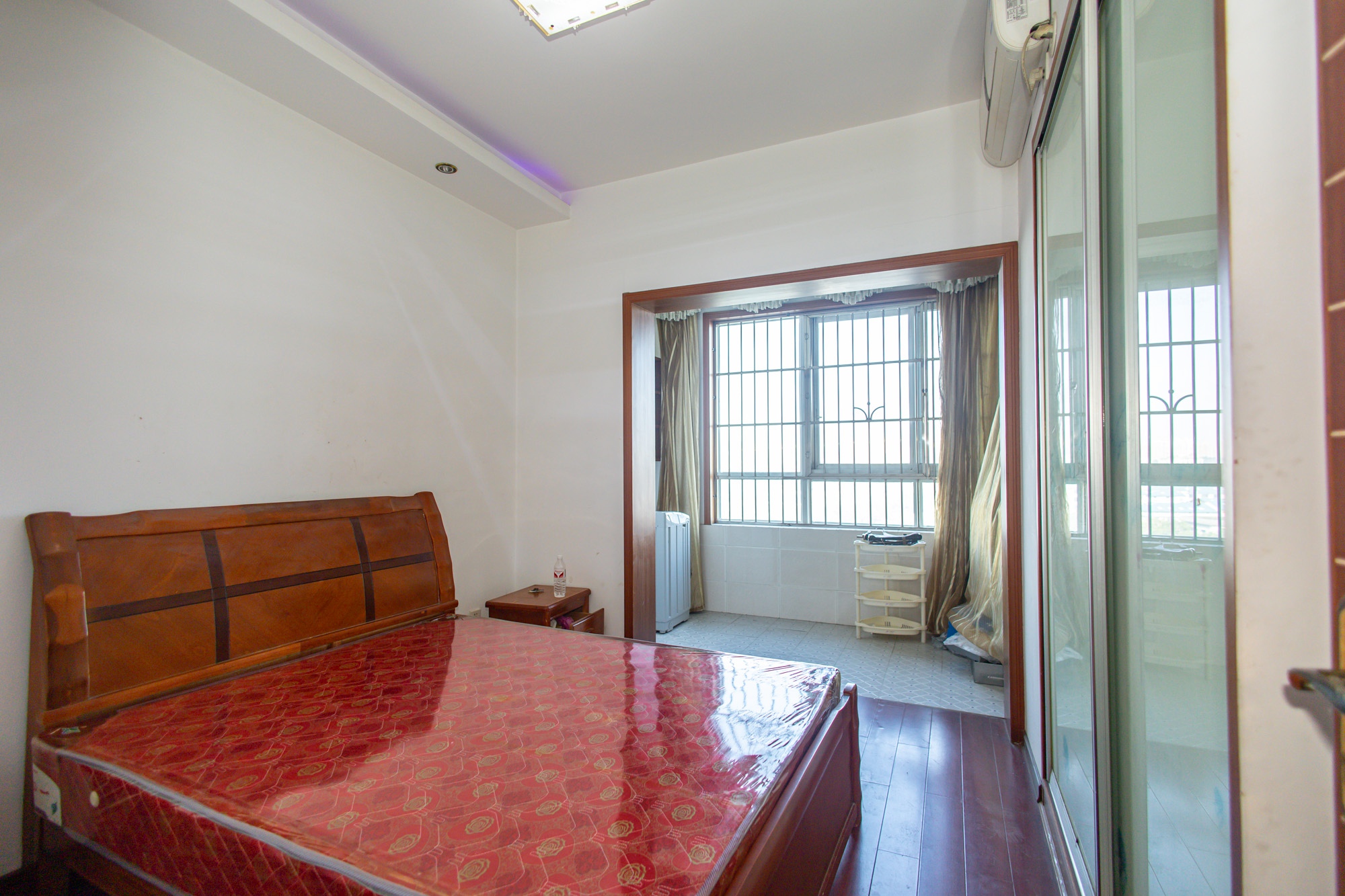 楚天馨苑  4室2厅2卫    72.8万 楚天馨苑  4室2厅2卫    72.8万卧室