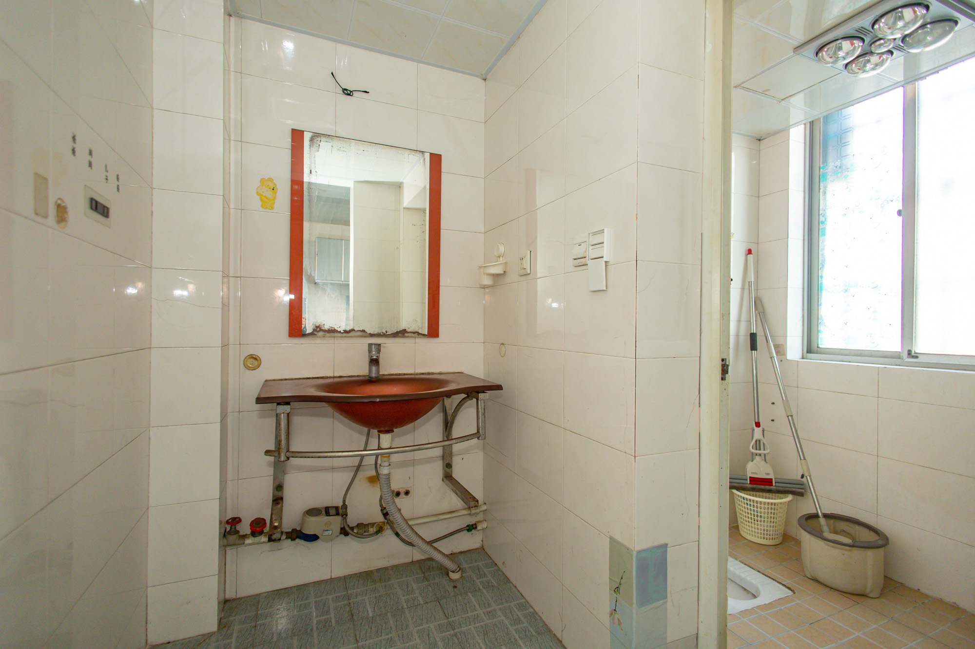 湘绣城  2室1厅1卫    49.0万 湘绣城  2室1厅1卫    49.0万卫生间