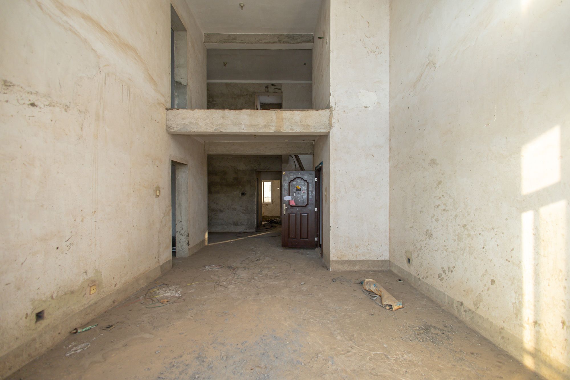 楚天家园  5室2厅3卫    118.0万客厅