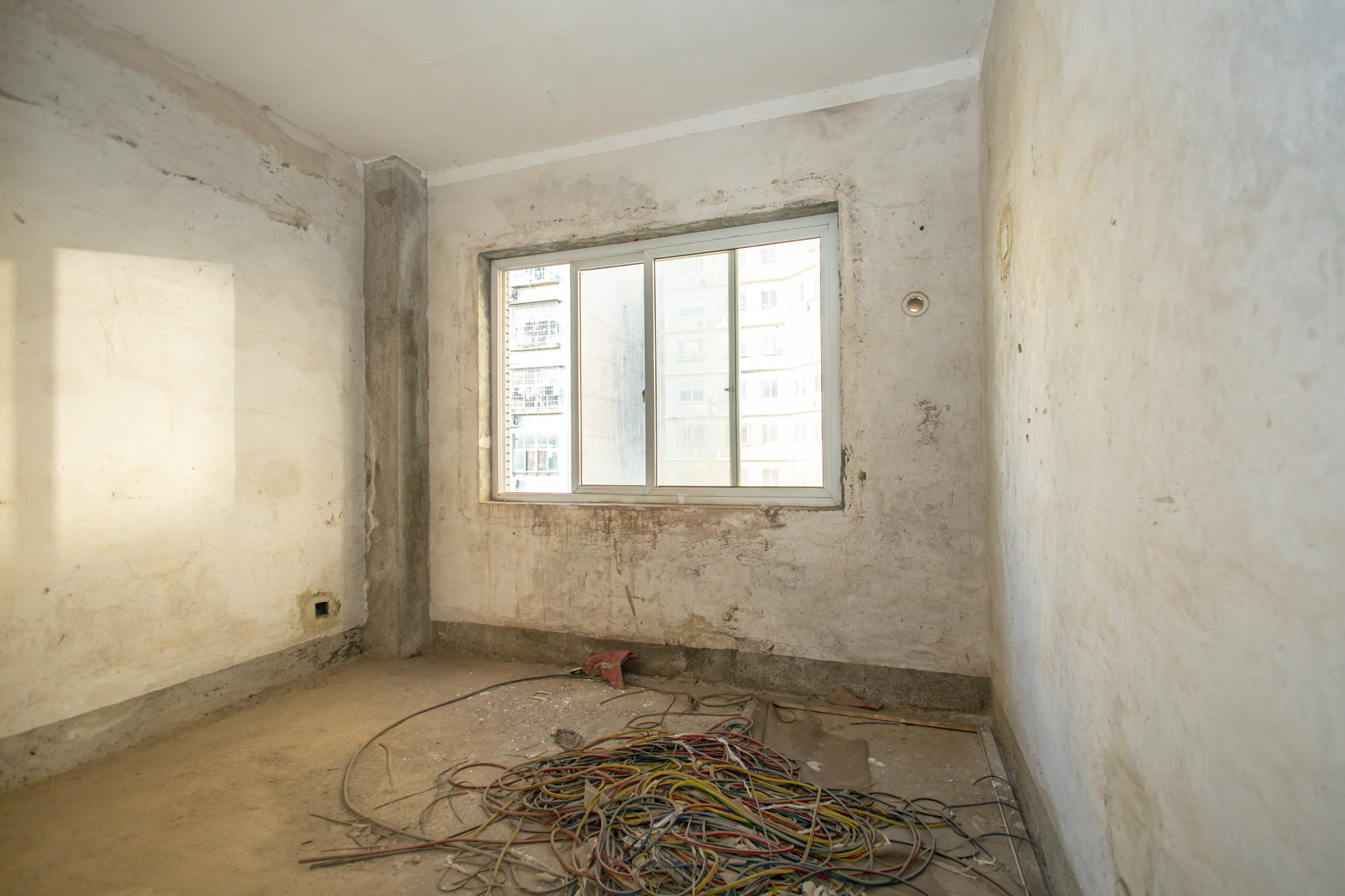 楚天家园  5室2厅3卫    118.0万卧室