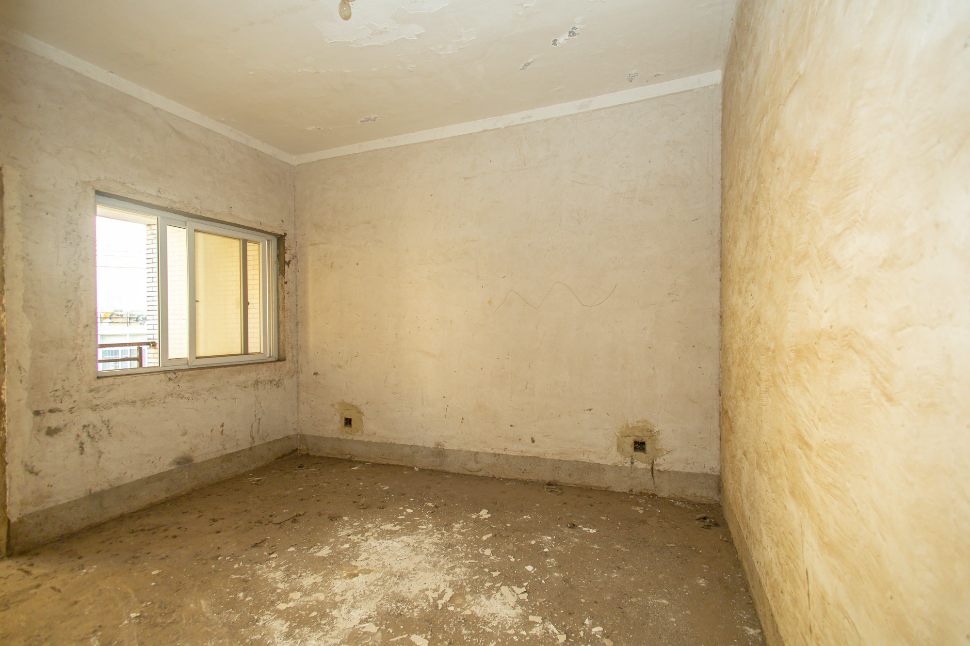 楚天家园  5室2厅3卫    118.0万卧室