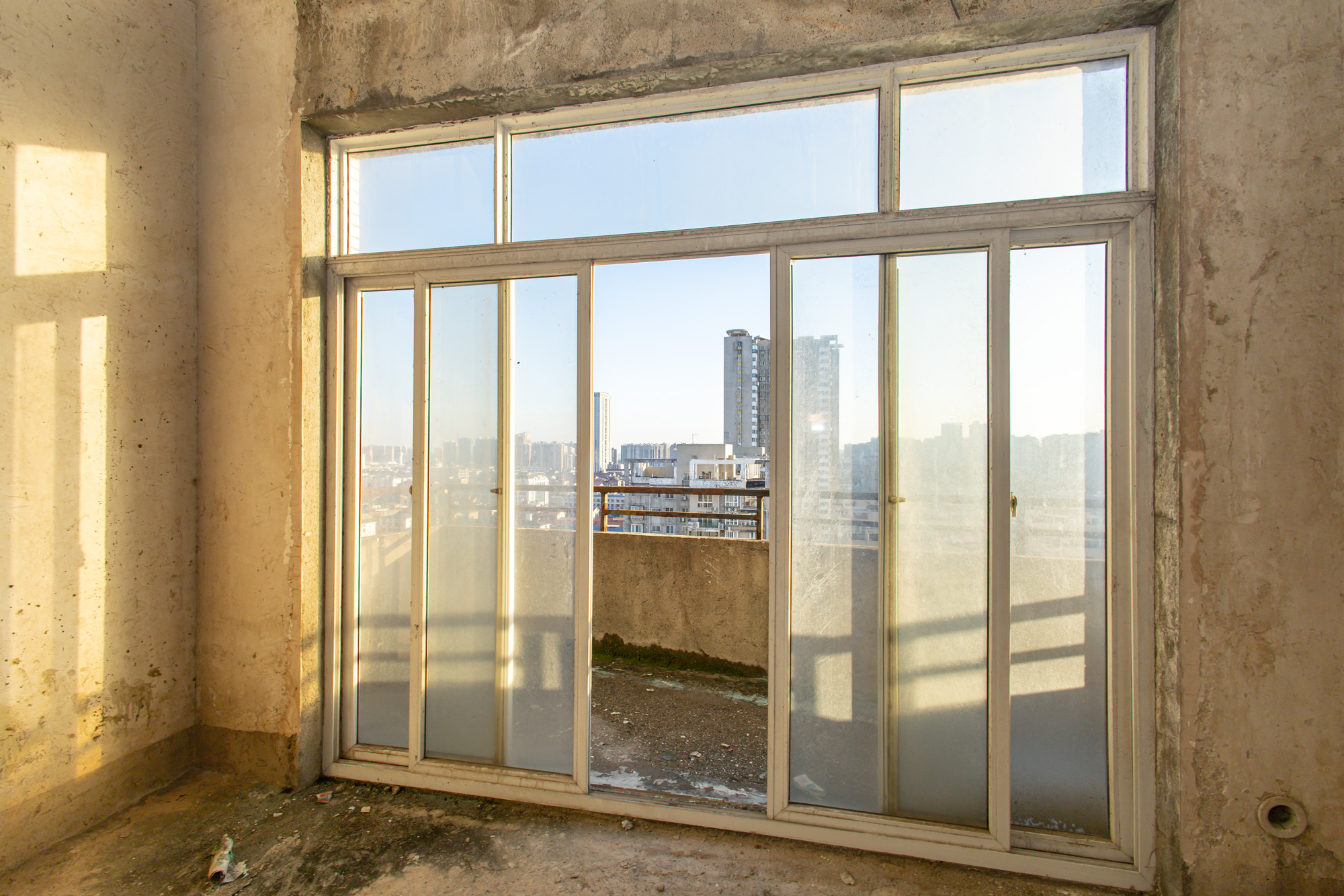 楚天家园  5室2厅3卫    118.0万阳台