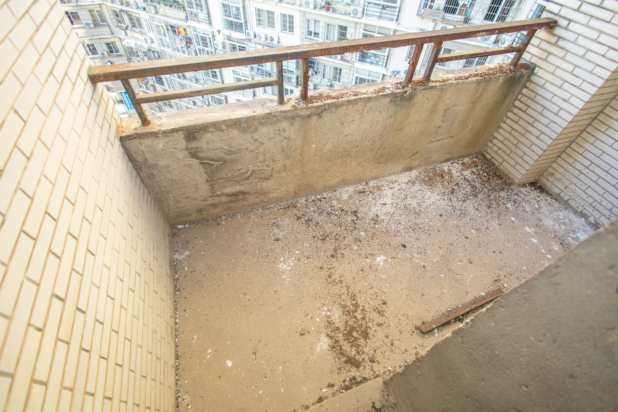 楚天家园  5室2厅3卫    118.0万阳台