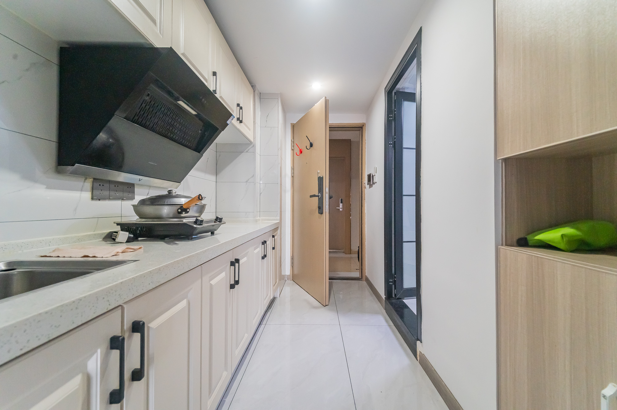 海伦春天  1室1厅1卫    31.8万 海伦春天  1室1厅1卫    31.8万厨房