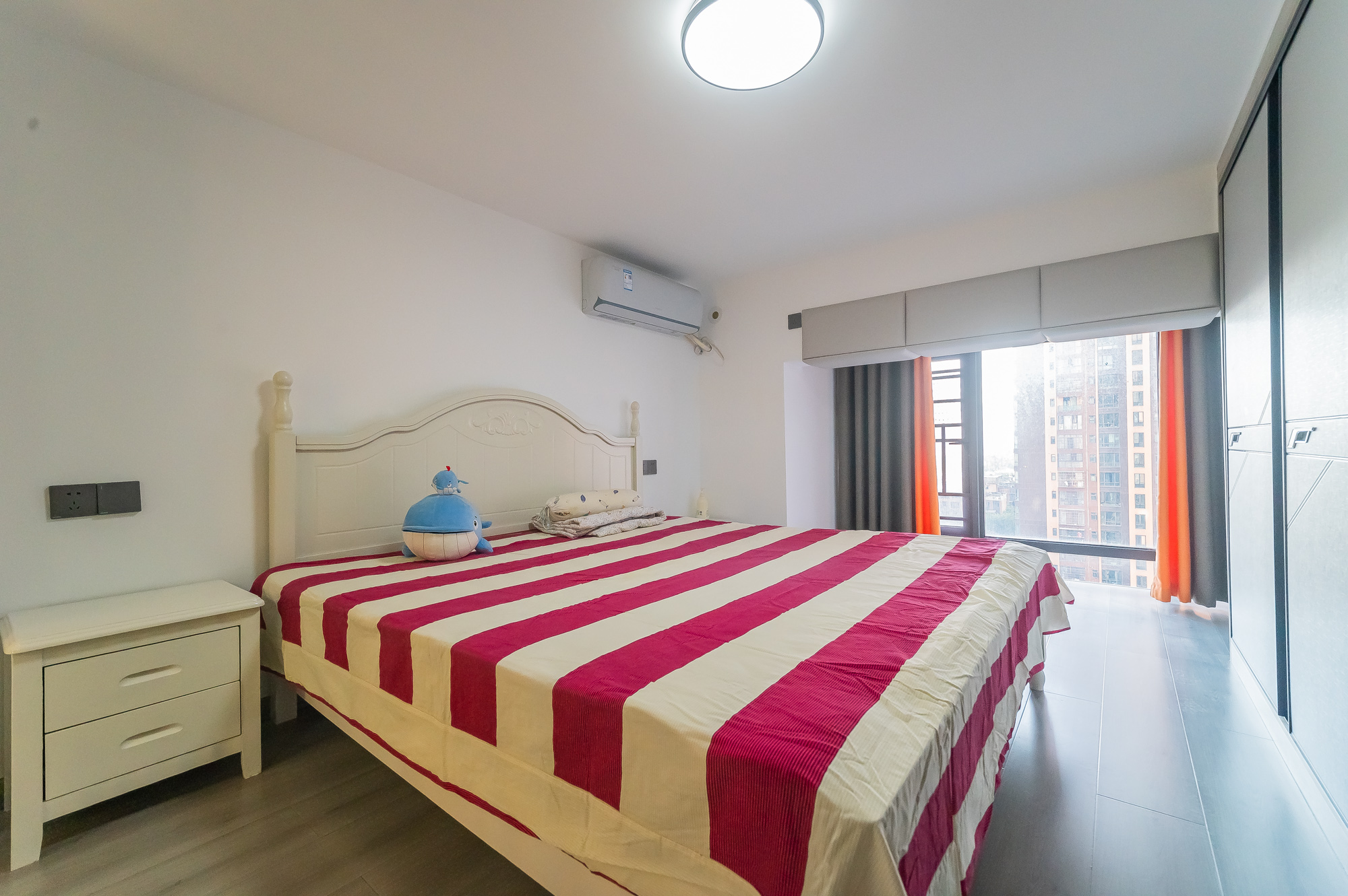 海伦春天  1室1厅1卫    31.8万 海伦春天  1室1厅1卫    31.8万卧室