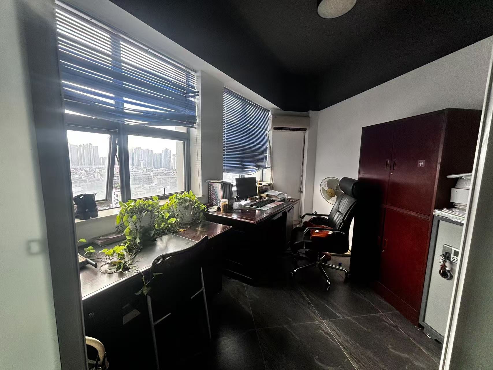 华晨御园 3室2厅2卫 4500.0元/月 华晨御园 3室2厅2卫 4500.0元/月室内图