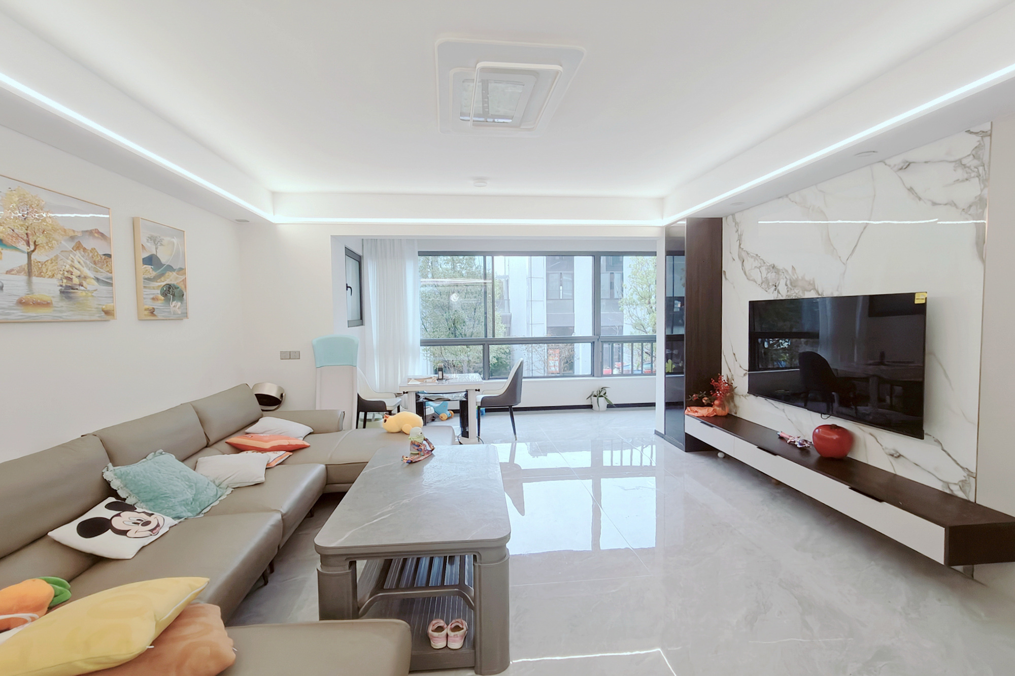 中交凤鸣九章  4室2厅2卫    188.0万 中交凤鸣九章  4室2厅2卫    188.0万客厅