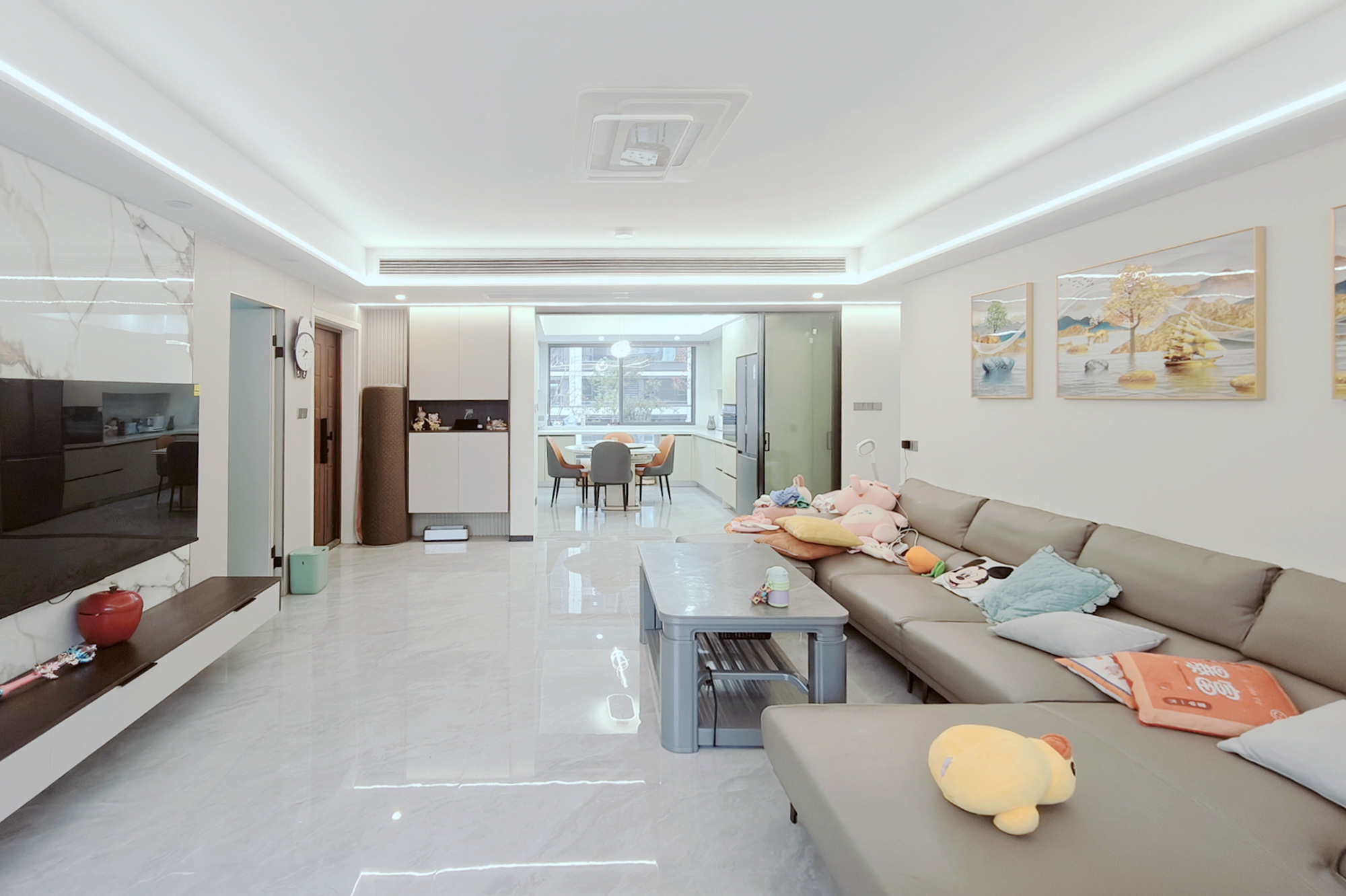 中交凤鸣九章  4室2厅2卫    188.0万 中交凤鸣九章  4室2厅2卫    188.0万客厅