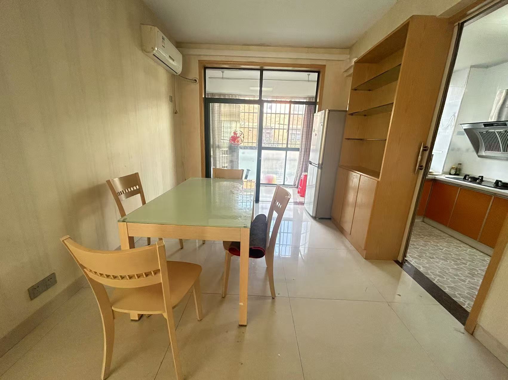 香槟花苑 3室2厅2卫 1500.00元/月 香槟花苑 3室2厅2卫 1500.00元/月室内图