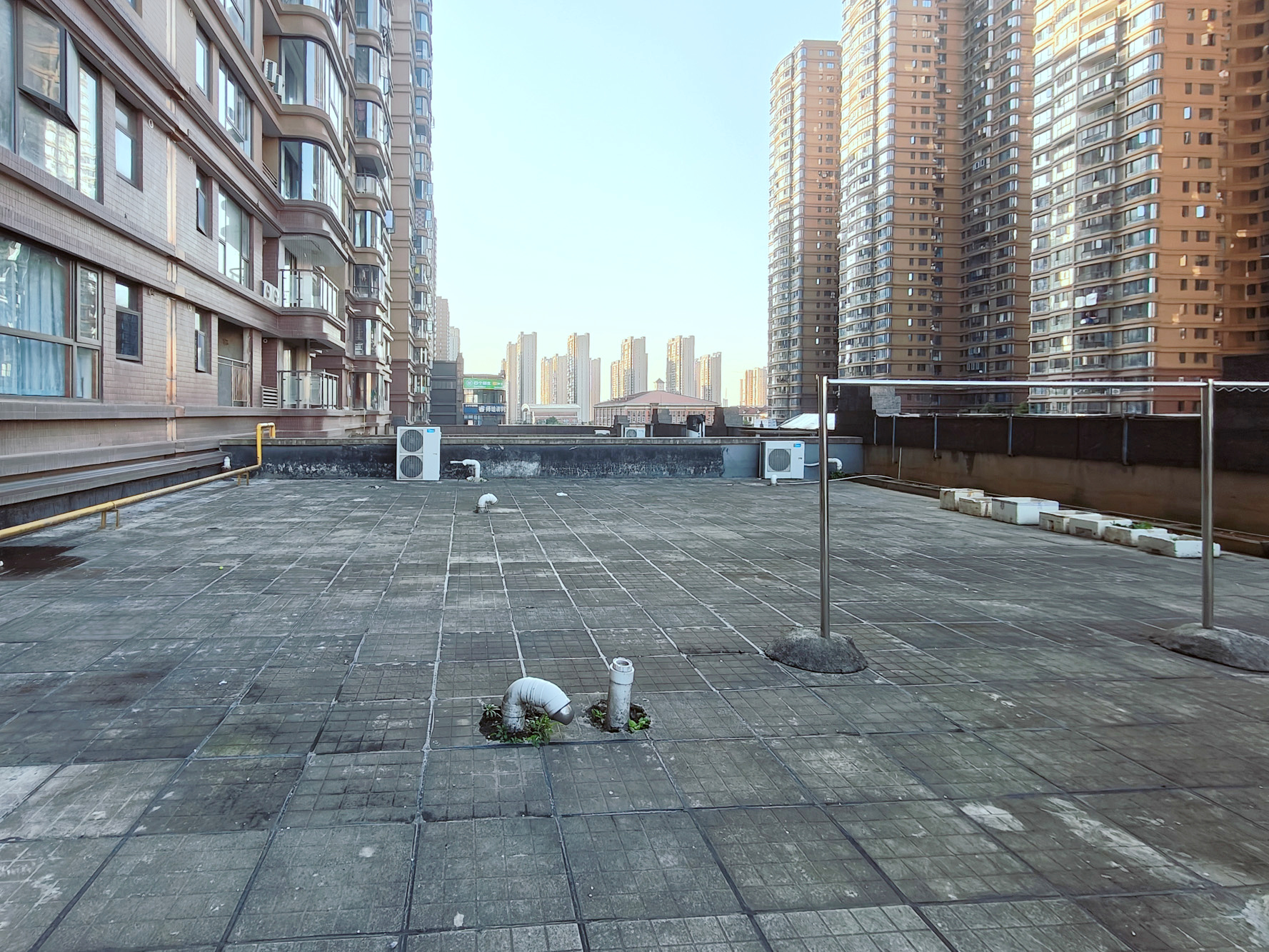 润和长郡(润和紫郡二三期) 4室2厅3卫 135.0万 润和长郡(润和紫郡二三期) 4室2厅3卫 135.0万阳台