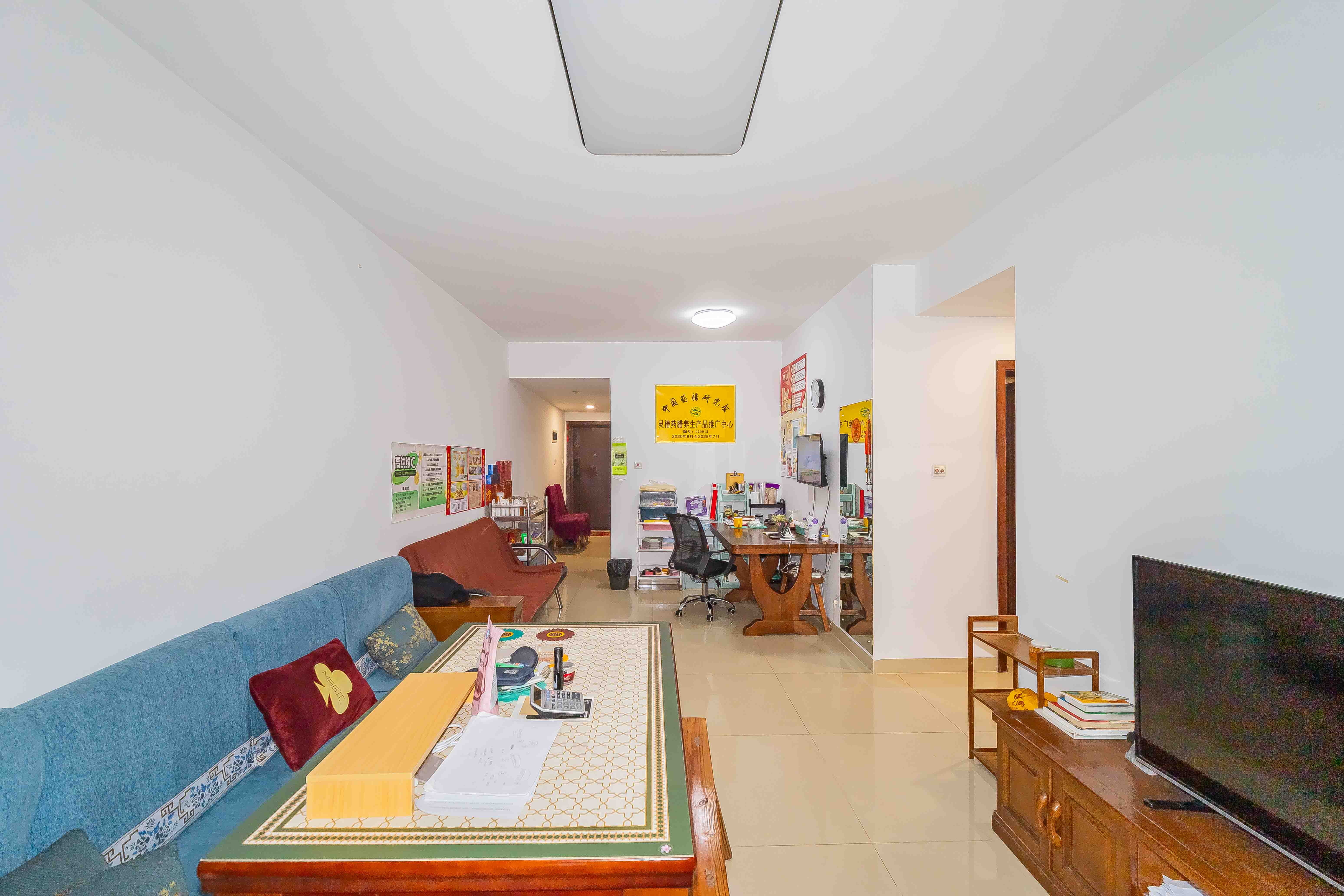 香樟兰亭(朗峰苑) 4室2厅1卫 82.0万 香樟兰亭(朗峰苑) 4室2厅1卫 82.0万客厅