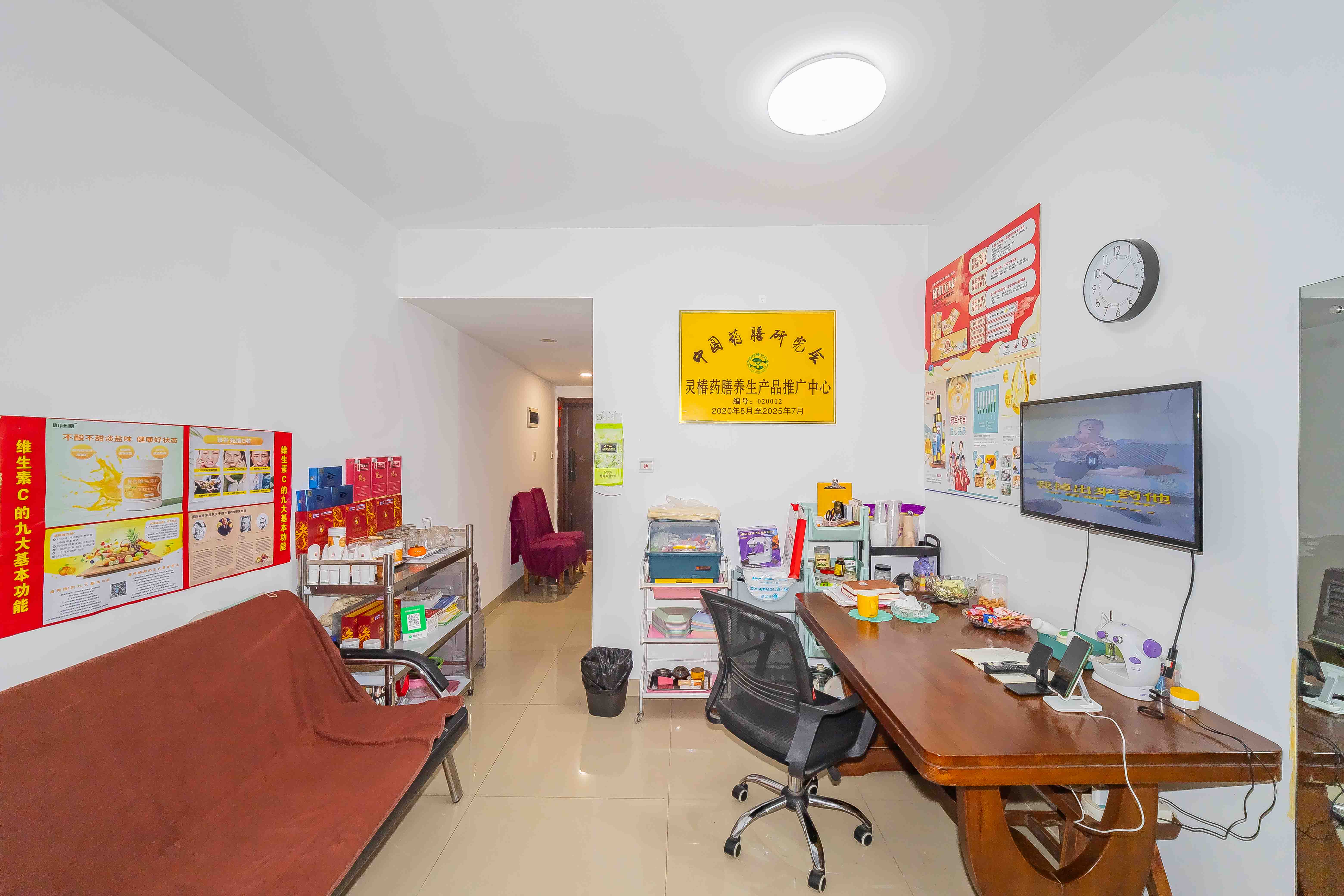 香樟兰亭(朗峰苑) 4室2厅1卫 82.0万 香樟兰亭(朗峰苑) 4室2厅1卫 82.0万客厅