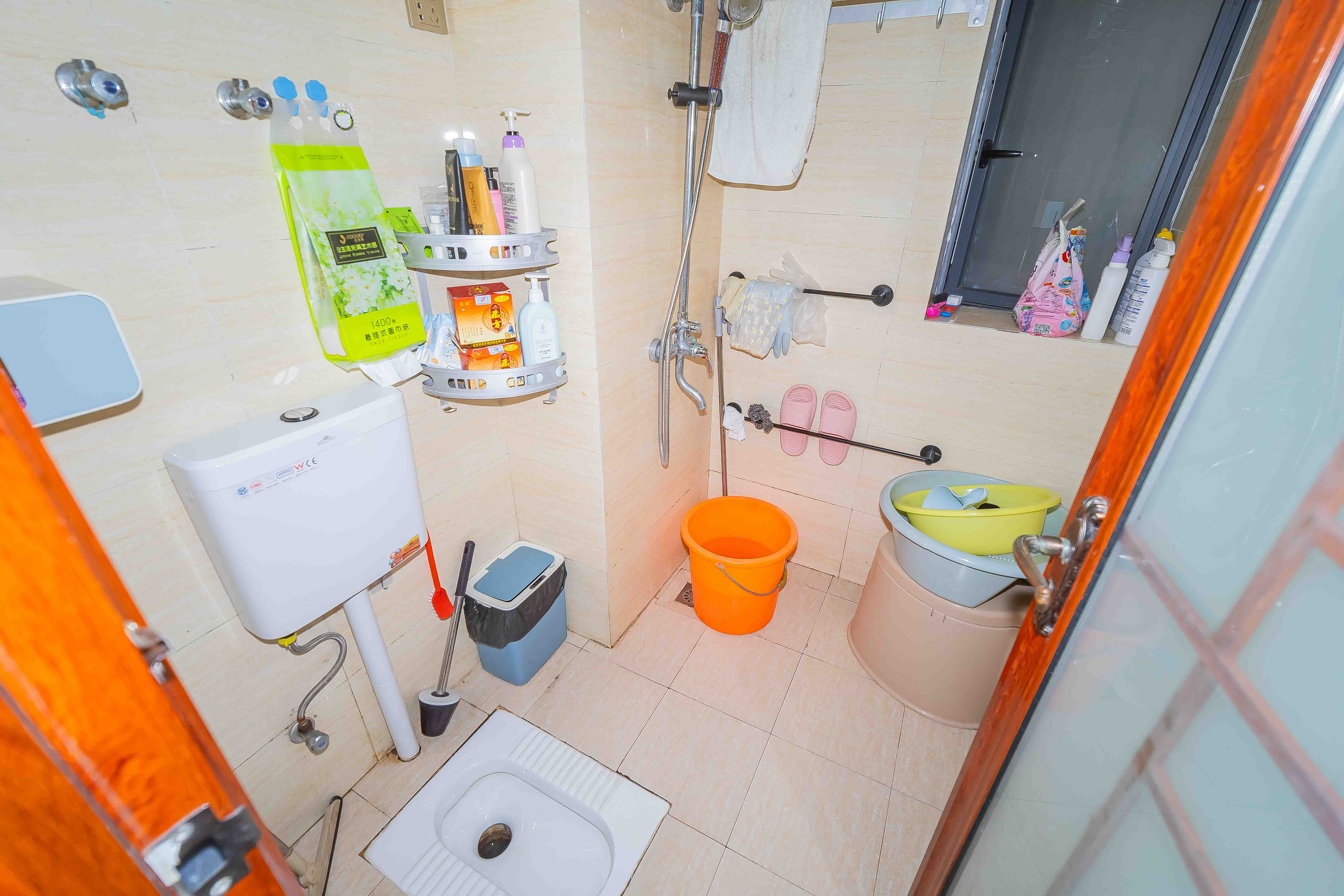 香樟兰亭(朗峰苑) 4室2厅1卫 82.0万 香樟兰亭(朗峰苑) 4室2厅1卫 82.0万卫生间