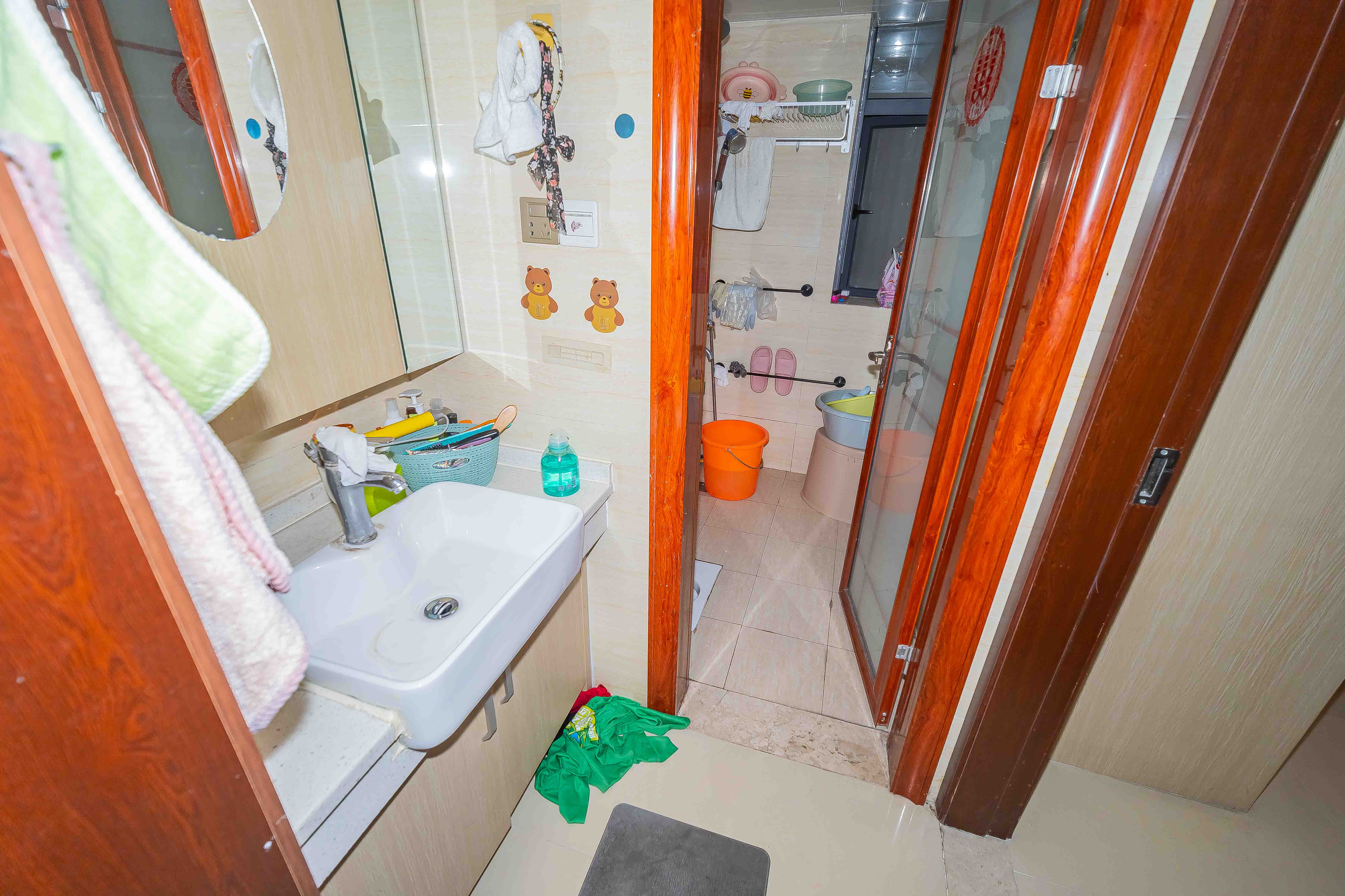 香樟兰亭(朗峰苑) 4室2厅1卫 82.0万 香樟兰亭(朗峰苑) 4室2厅1卫 82.0万卫生间