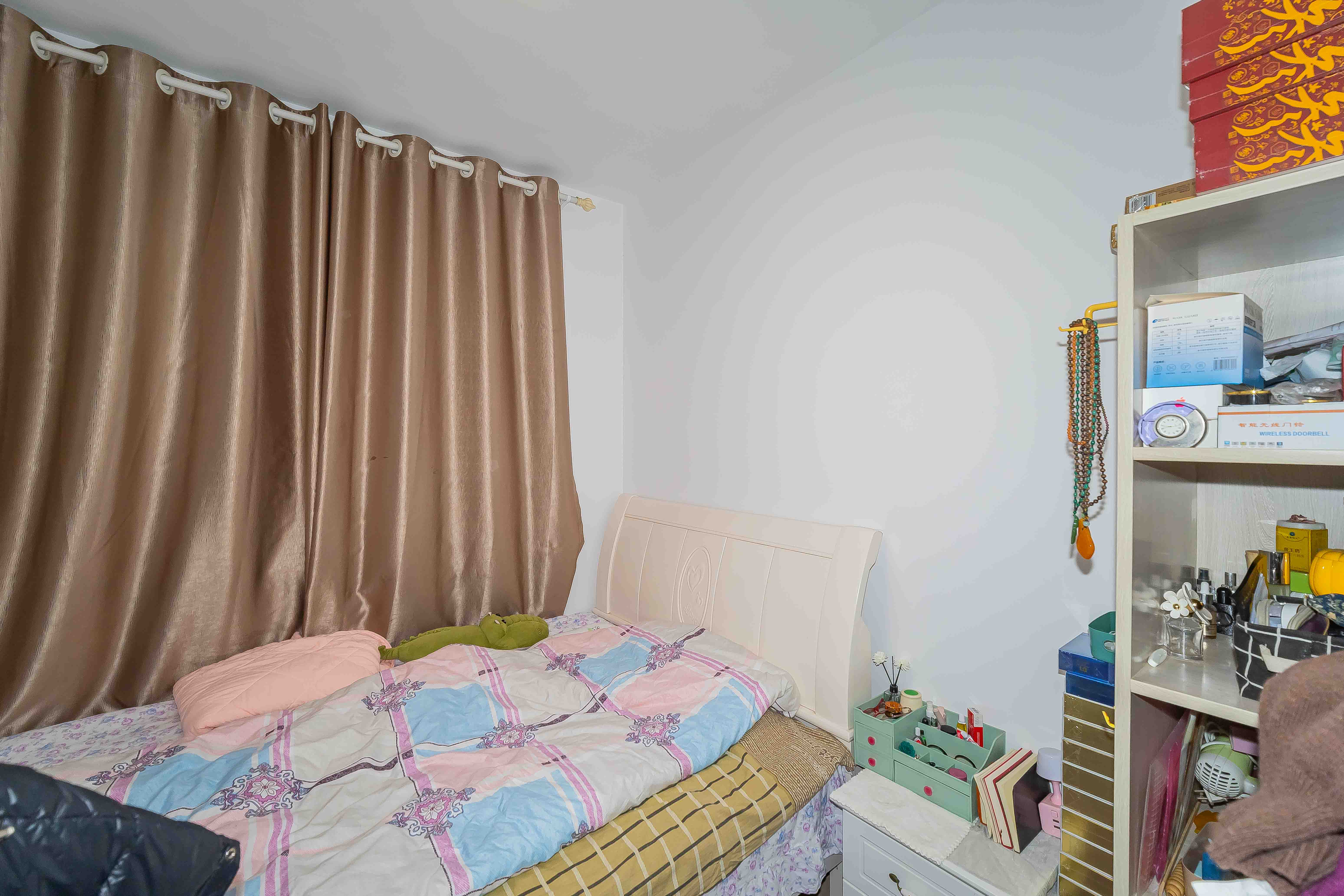 香樟兰亭(朗峰苑) 4室2厅1卫 82.0万 香樟兰亭(朗峰苑) 4室2厅1卫 82.0万卧室