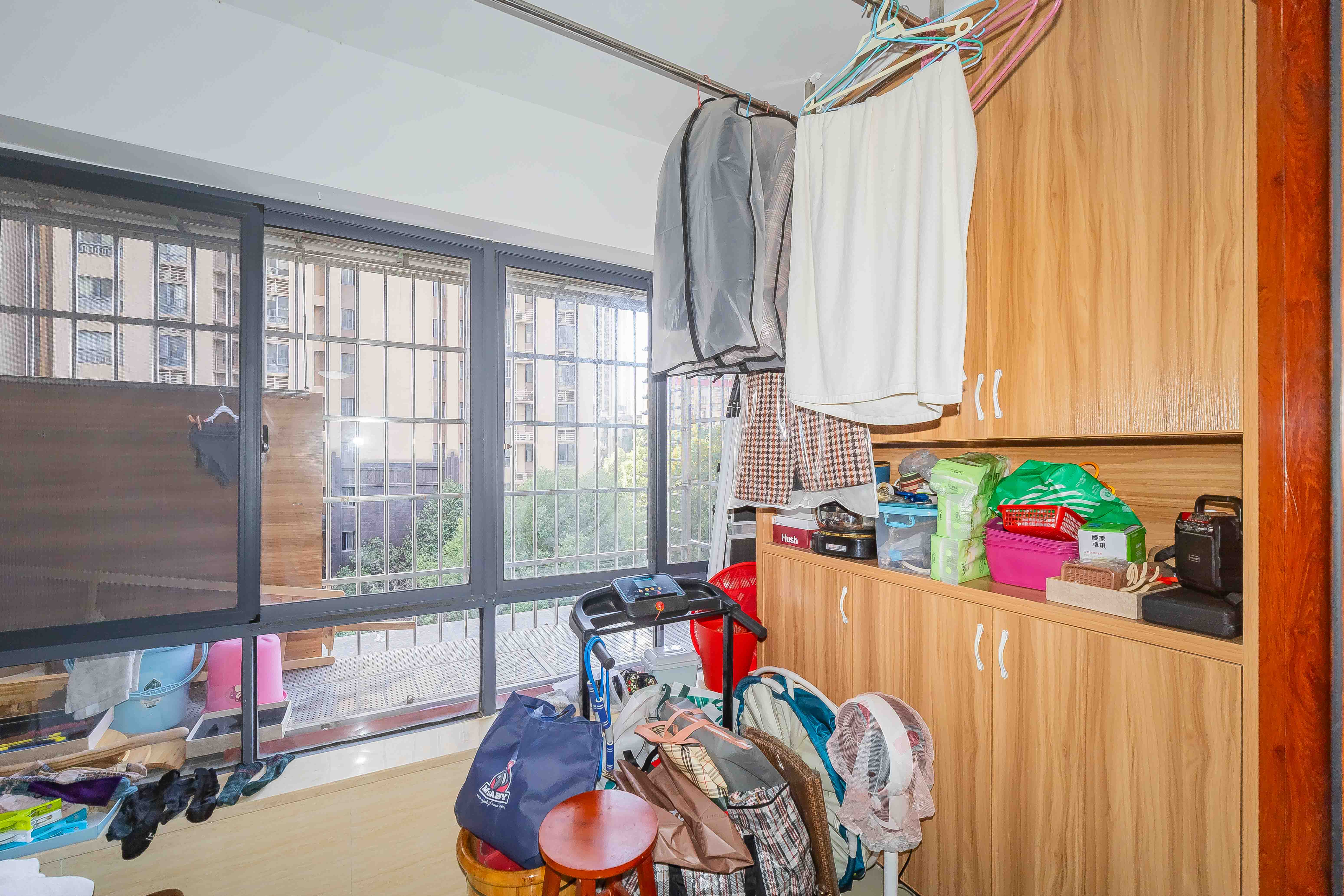 香樟兰亭(朗峰苑) 4室2厅1卫 82.0万 香樟兰亭(朗峰苑) 4室2厅1卫 82.0万阳台