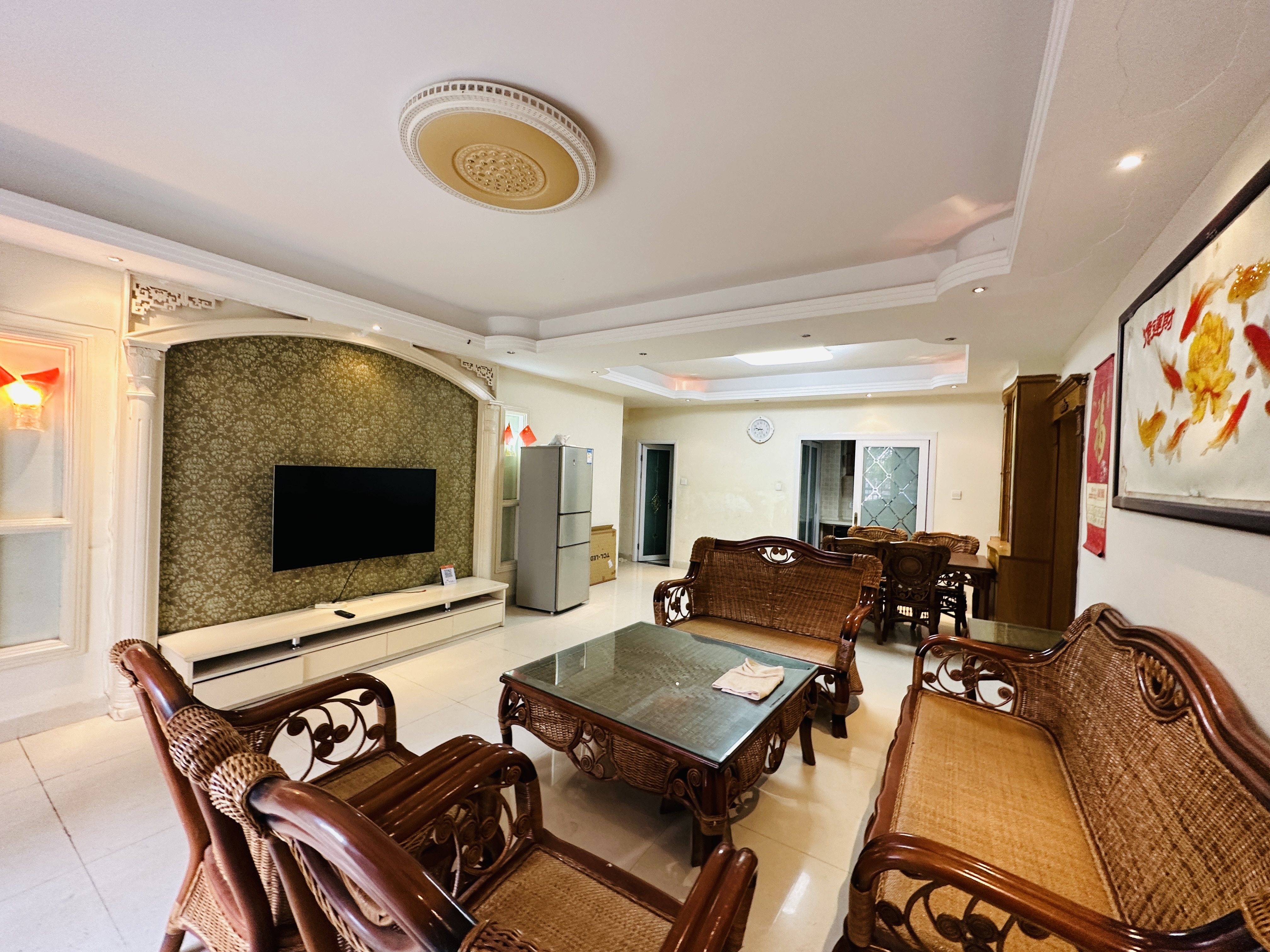 大华锦绣海岸一期  4室2厅3卫    800.0万 大华锦绣海岸一期  4室2厅3卫    800.0万客厅