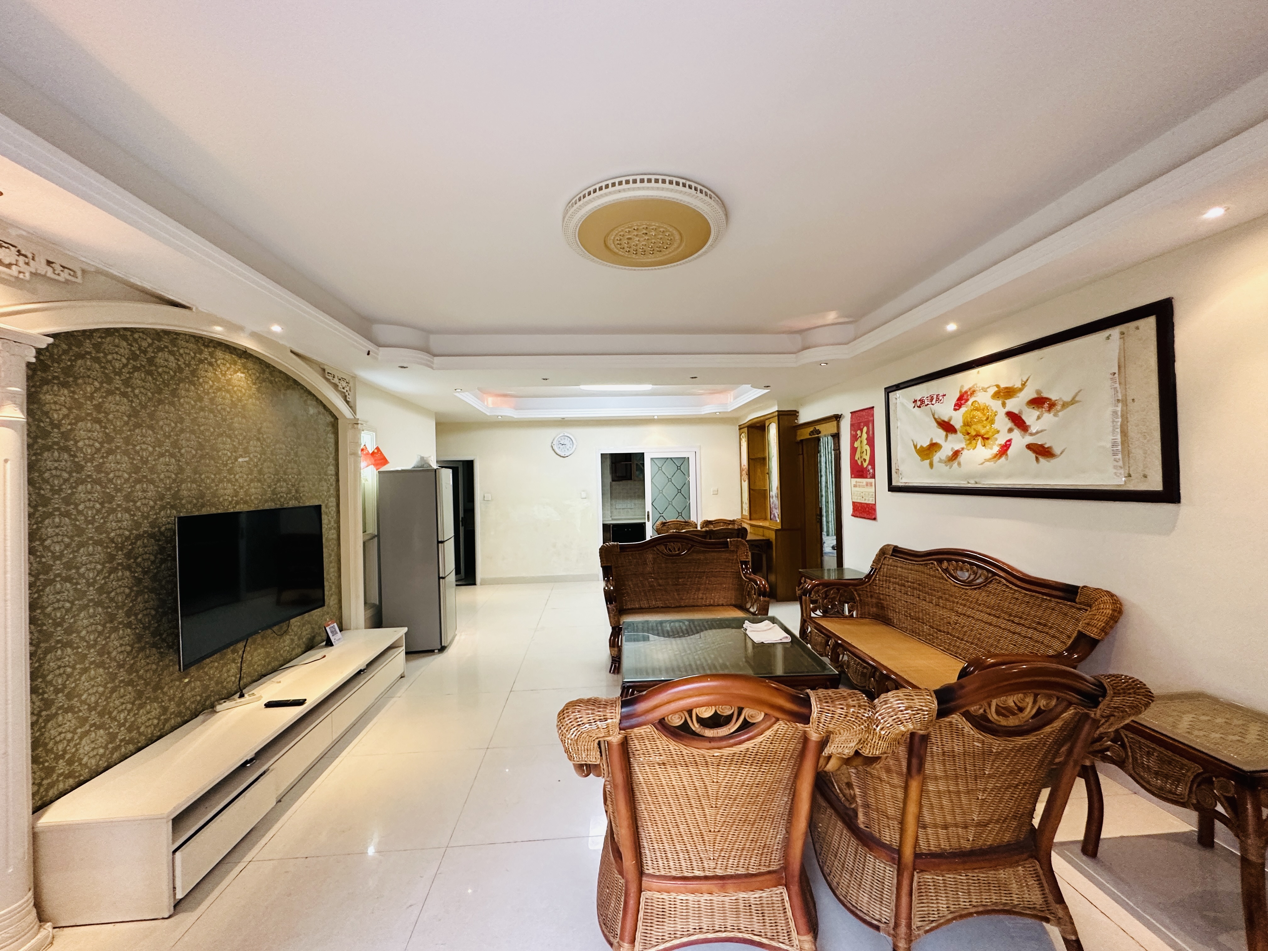 大华锦绣海岸一期  4室2厅3卫    800.0万 大华锦绣海岸一期  4室2厅3卫    800.0万客厅