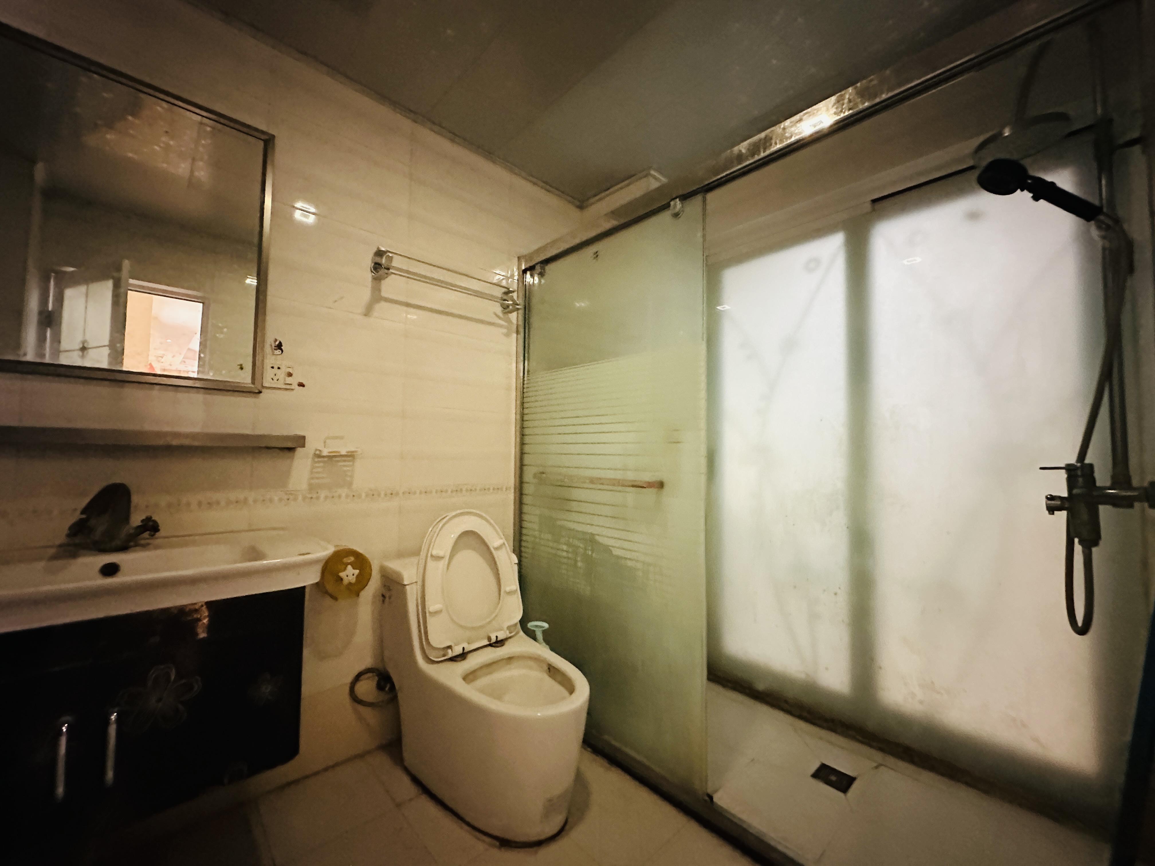 大华锦绣海岸一期  4室2厅3卫    800.0万 大华锦绣海岸一期  4室2厅3卫    800.0万卫生间