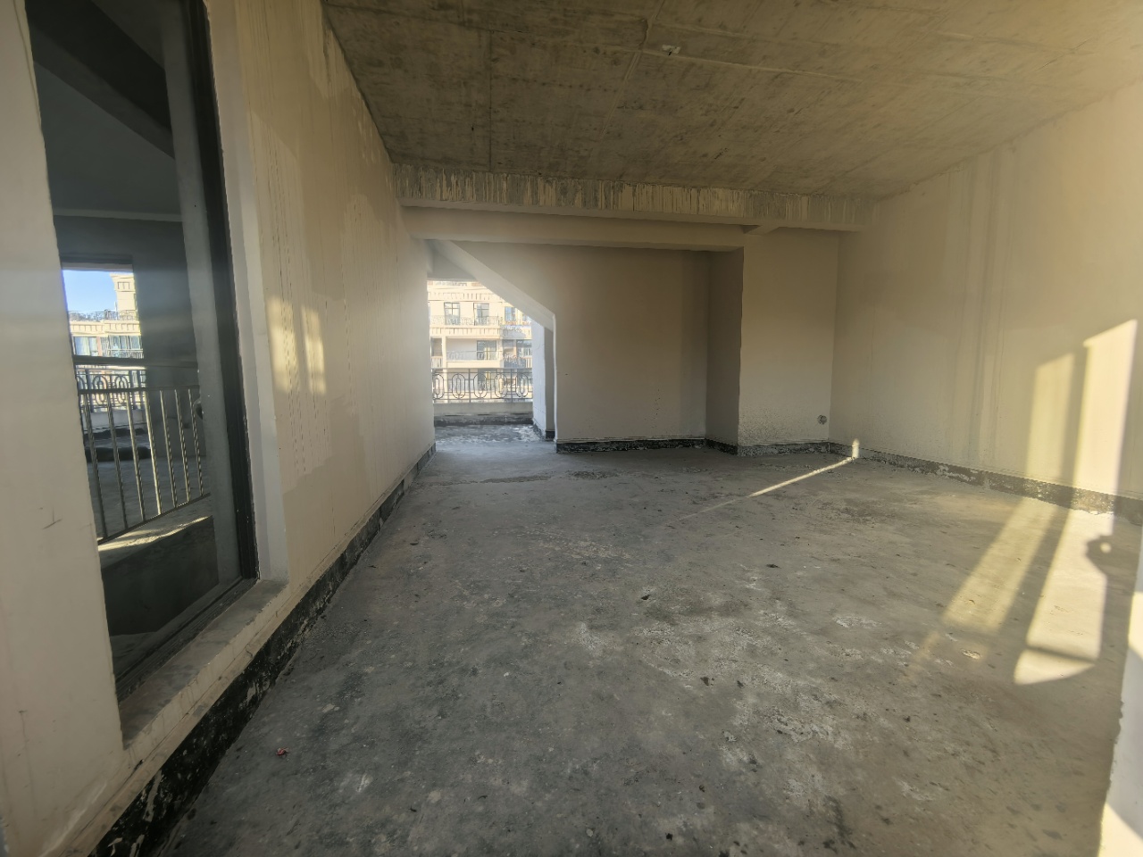 绿地海长流四期(绿地福邸)  5室2厅2卫    450.0万 绿地海长流四期(绿地福邸)  5室2厅2卫    450.0万室内图