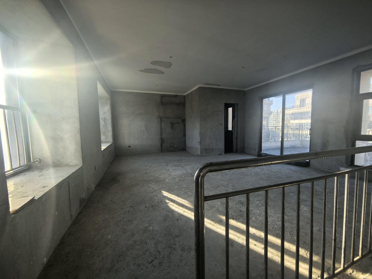 绿地海长流四期(绿地福邸)  5室2厅2卫    450.0万 绿地海长流四期(绿地福邸)  5室2厅2卫    450.0万室内图