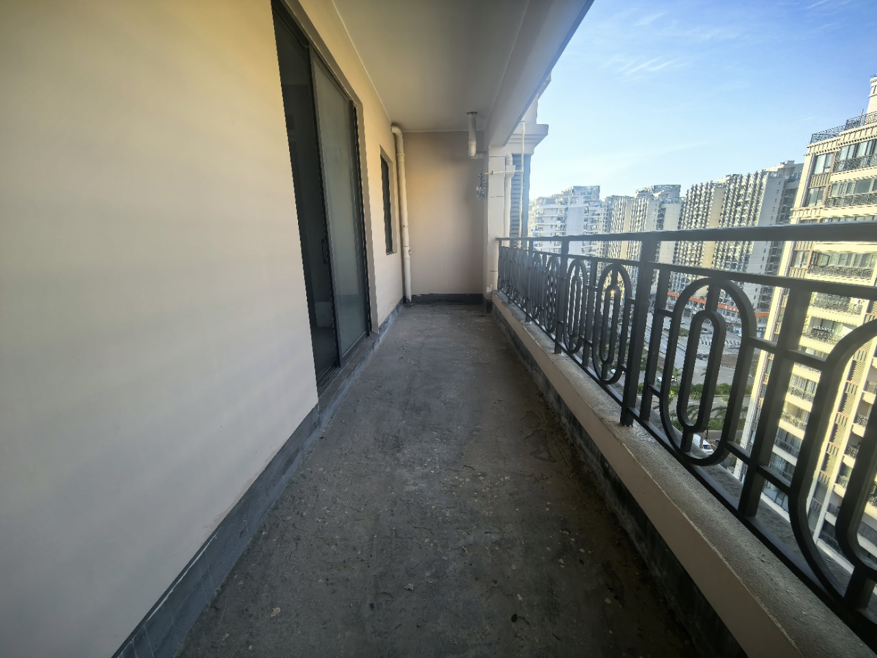 绿地海长流四期(绿地福邸)  5室2厅2卫    450.0万 绿地海长流四期(绿地福邸)  5室2厅2卫    450.0万室内图