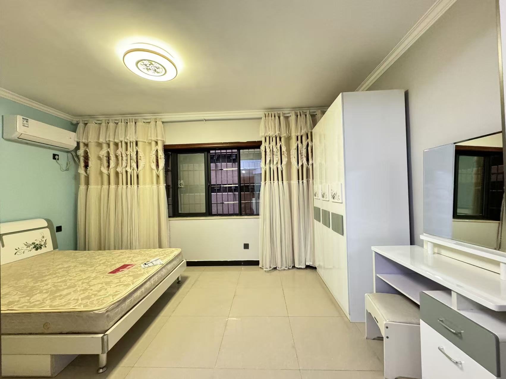 M国际 1室1厅1卫 1300.0元/月 M国际 1室1厅1卫 1300.0元/月室内图