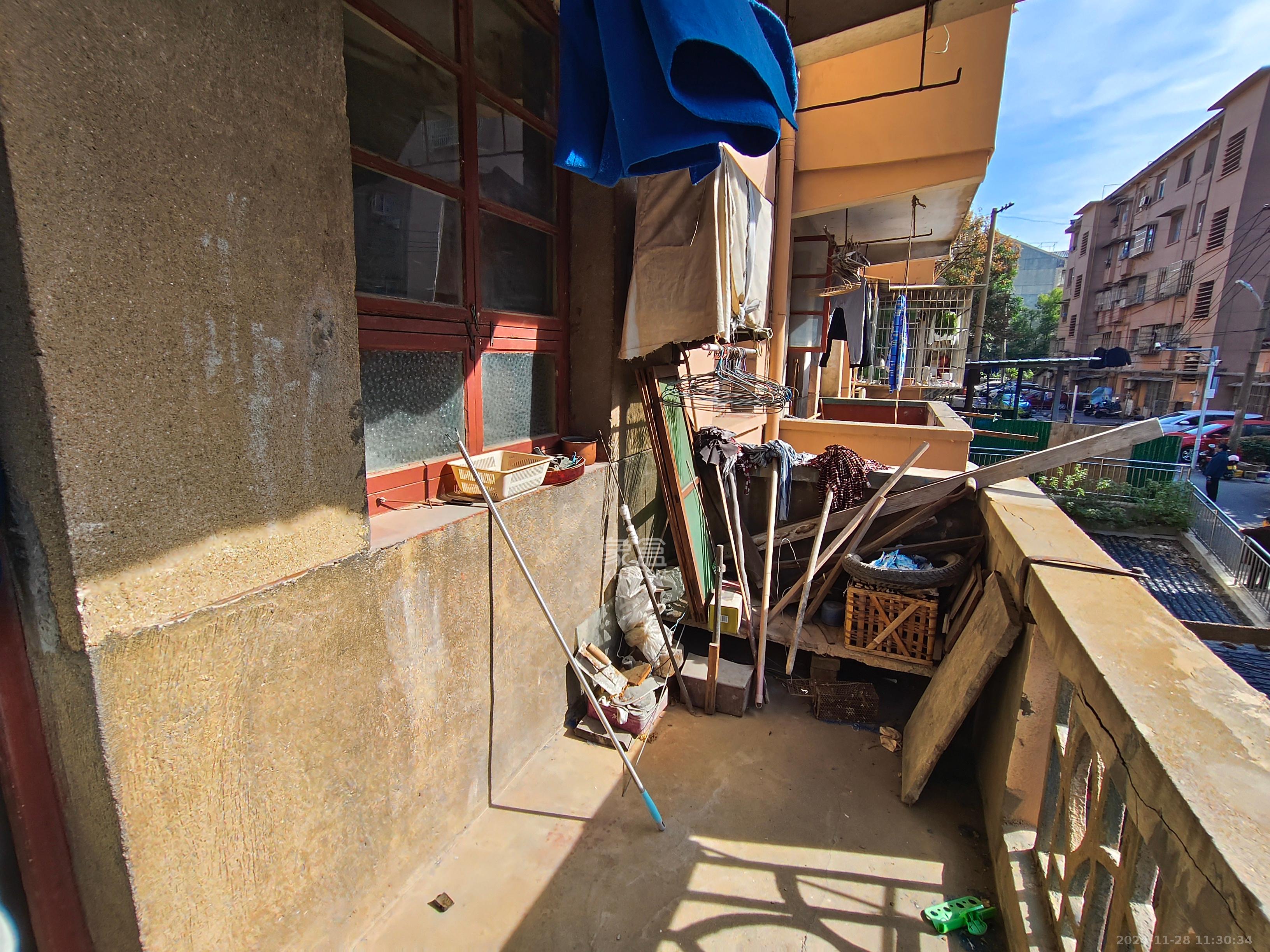 宝塔山中山百货公司宿舍 1室0厅0卫 500.0元/月 宝塔山中山百货公司宿舍 1室0厅0卫 500.0元/月室内图