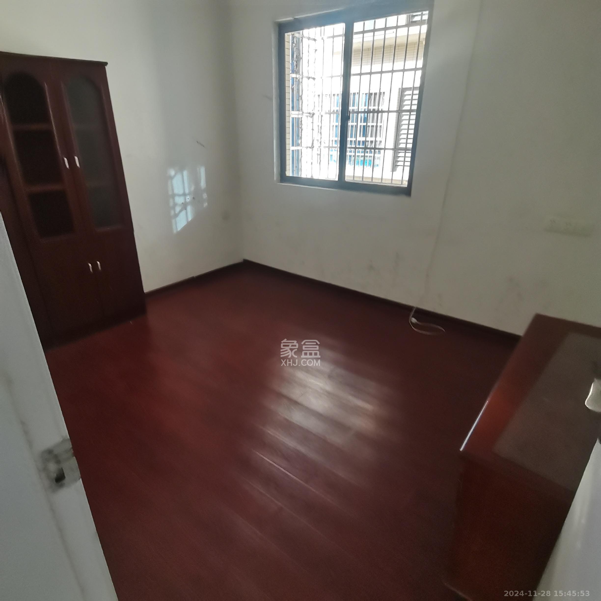 东方芙蓉 3室2厅1卫 3300.0元/月 东方芙蓉 3室2厅1卫 3300.0元/月室内图