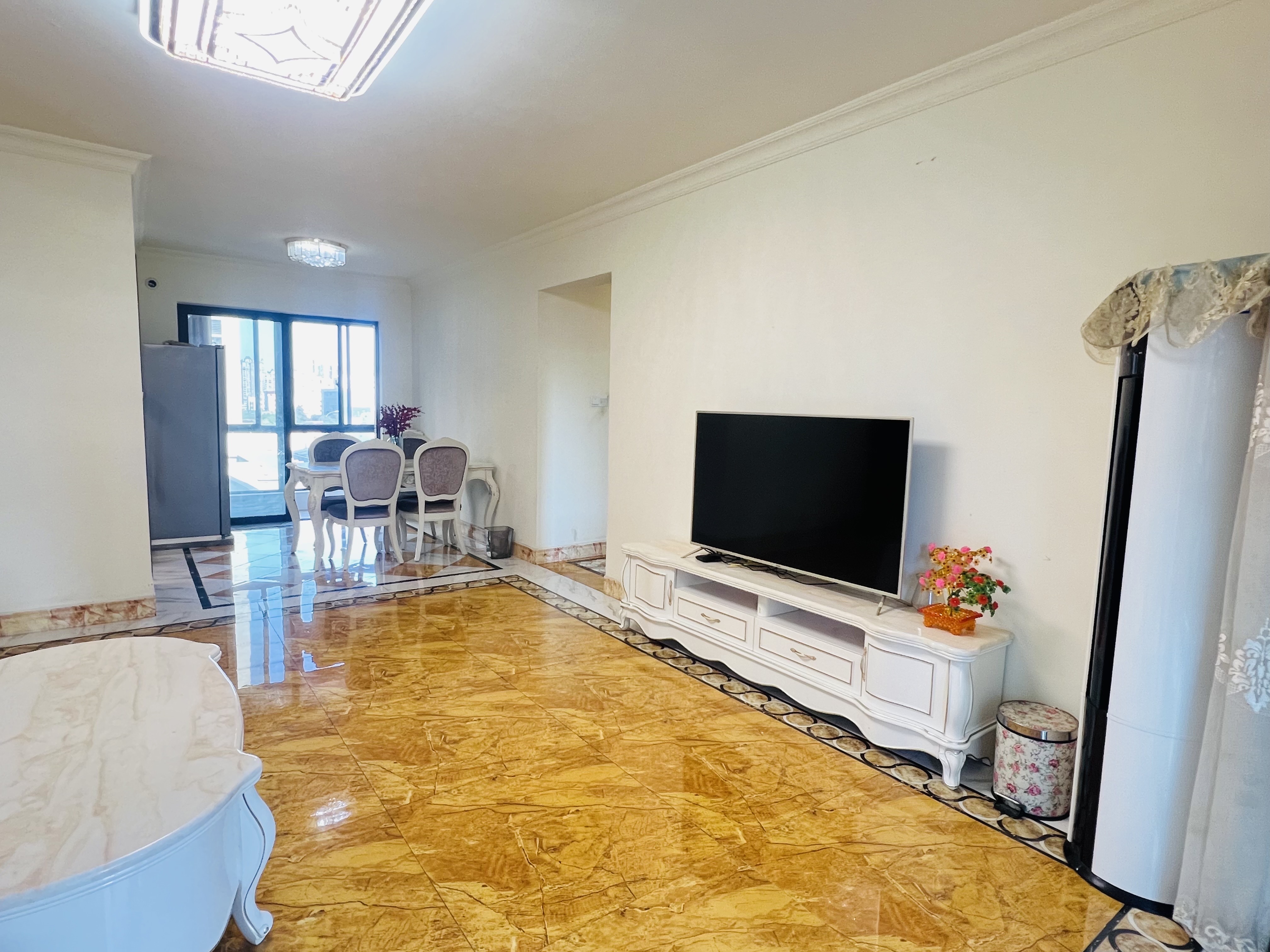 碧桂园 4室2厅2卫 2600.0元/月 碧桂园 4室2厅2卫 2600.0元/月室内图