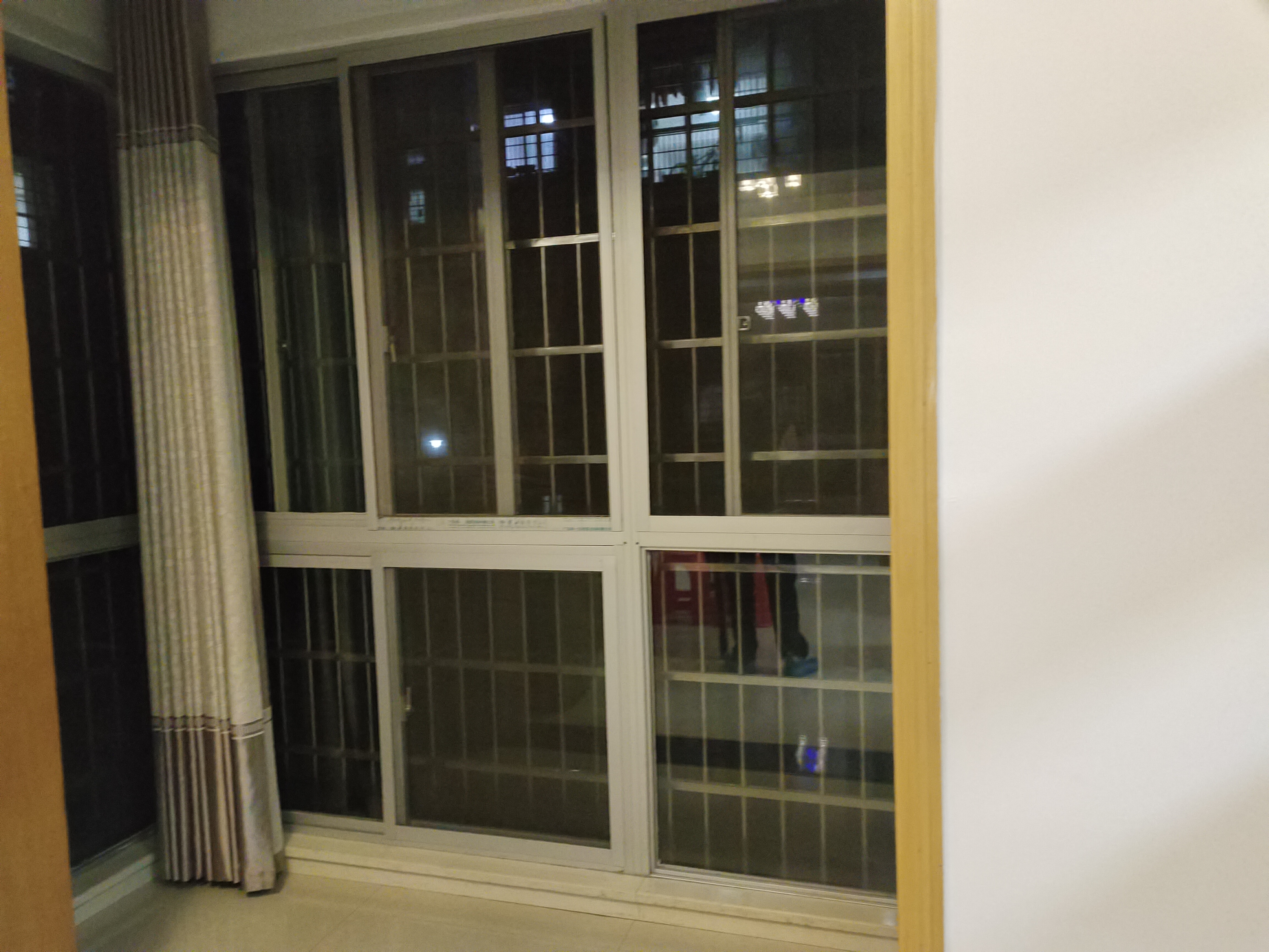 南坪安置小区南区 4室2厅2卫 1700.0元/月 南坪安置小区南区 4室2厅2卫 1700.0元/月室内图