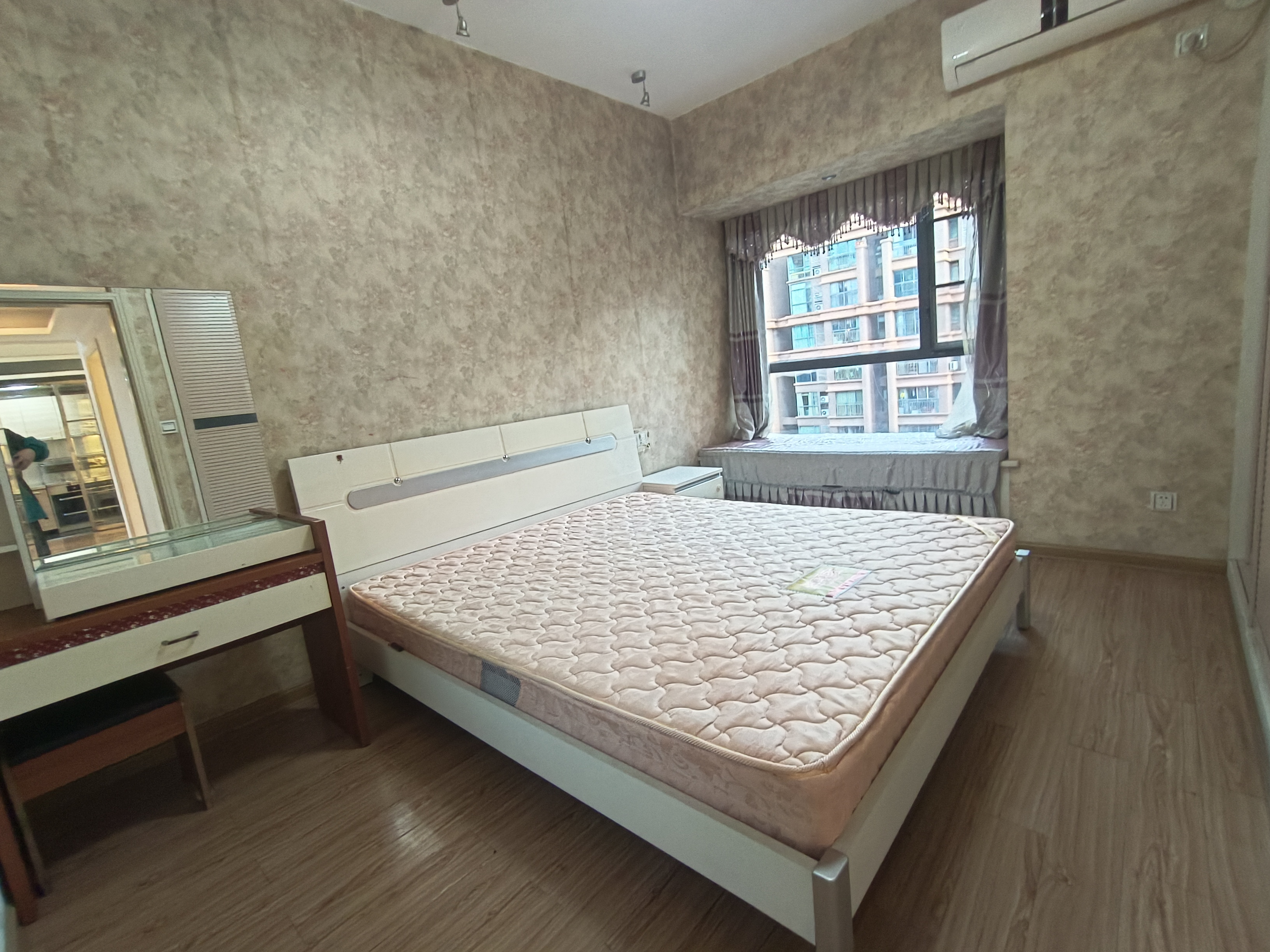 中泰峰境  3室2厅1卫   1800.00元/月室内图
