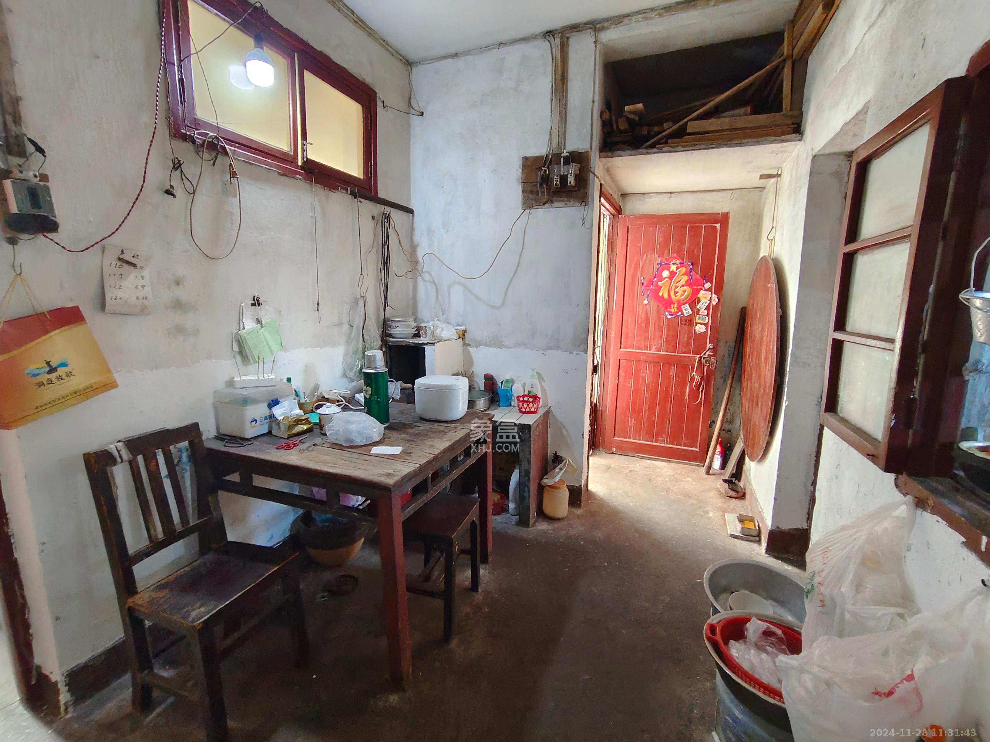 宝塔山中山百货公司宿舍 1室0厅0卫 500.0元/月 宝塔山中山百货公司宿舍 1室0厅0卫 500.0元/月室内图